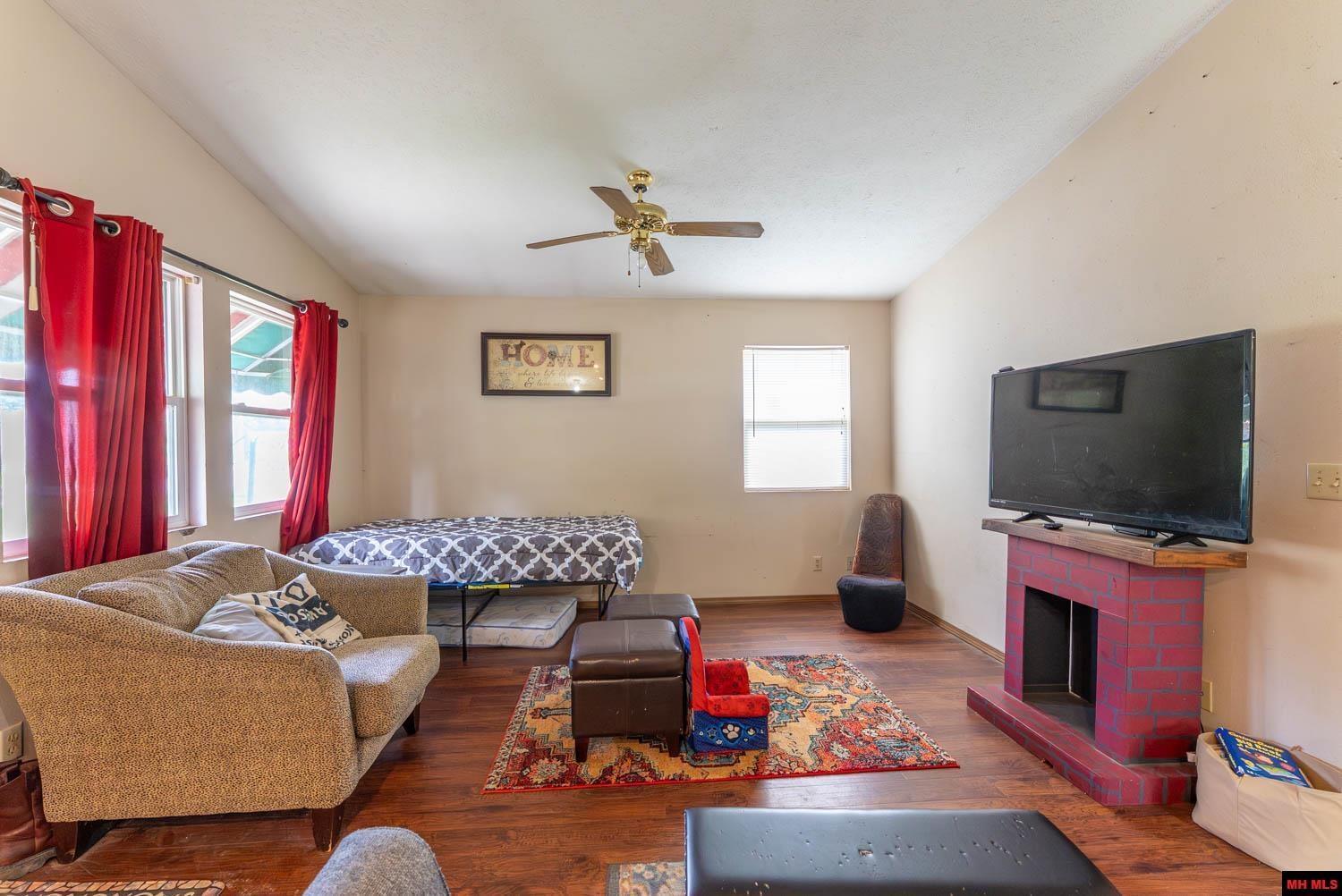 800 N WAVERLY ROAD Mountain Home, AR