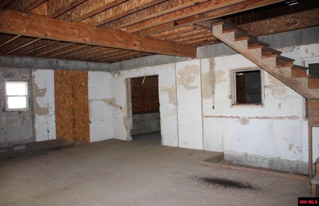 315 W 4TH STREET Yellville, AR