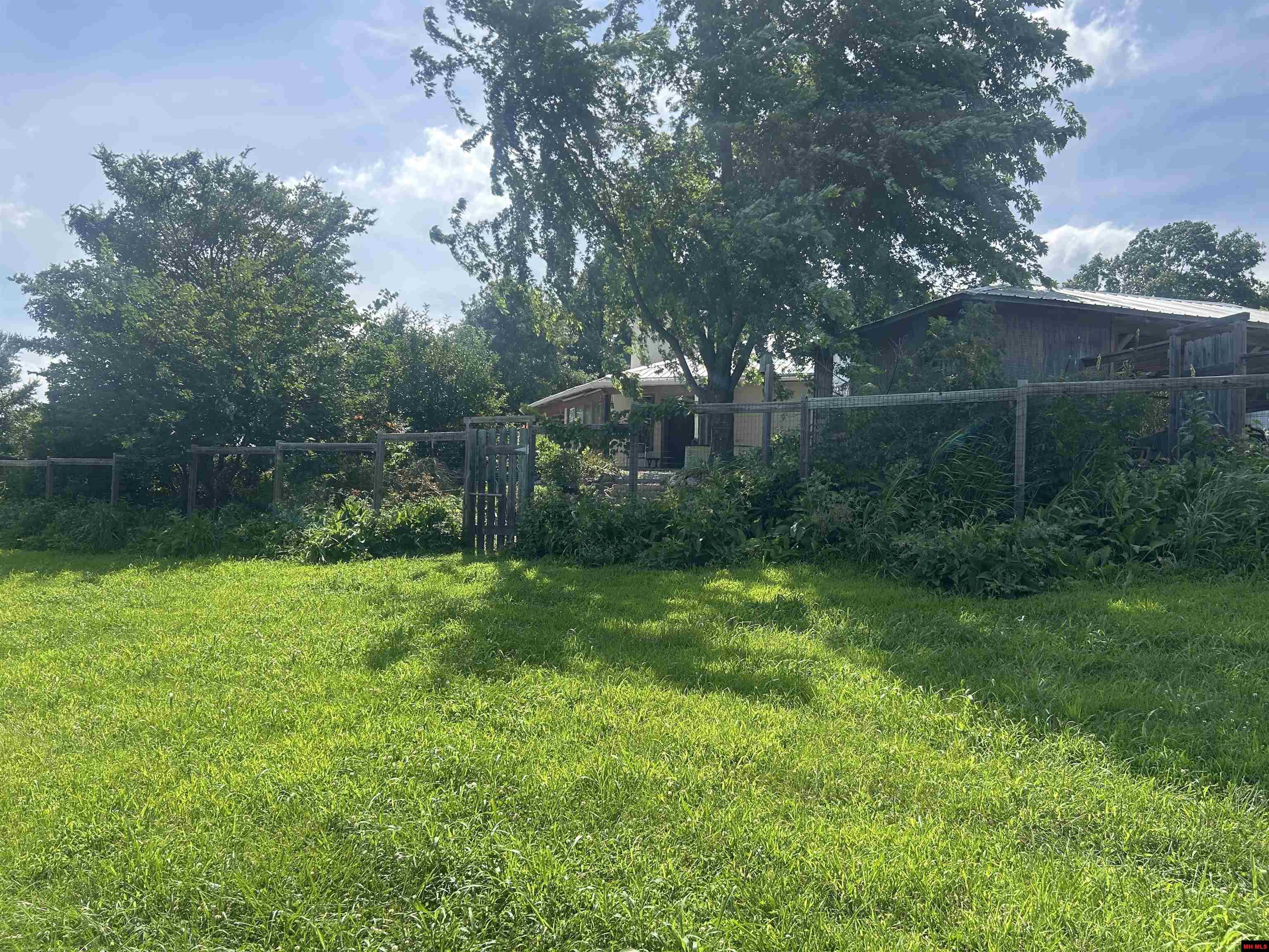 4 MC 8054 Yellville, AR 72687