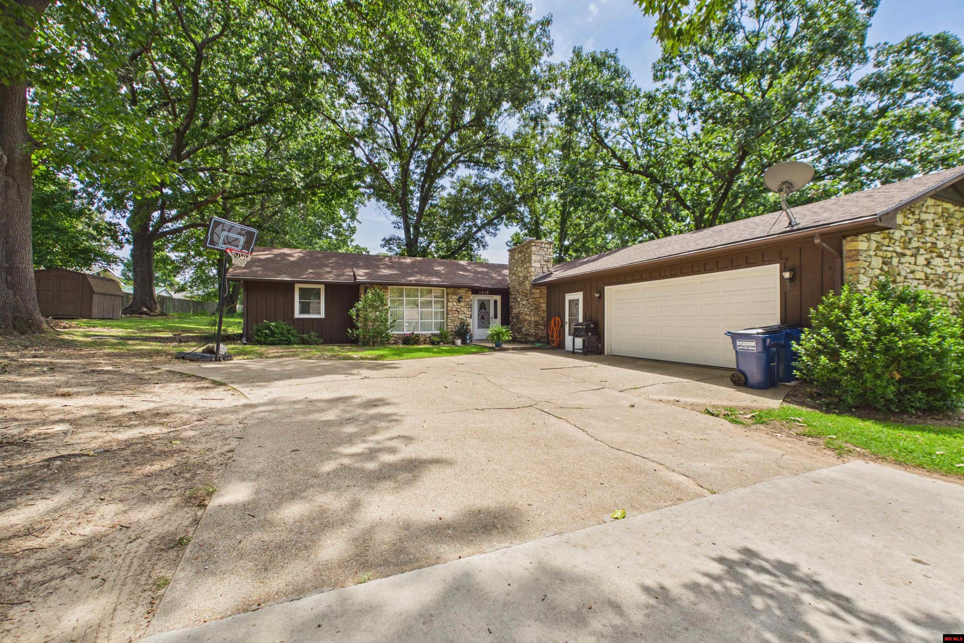 1219 Meadowcrest Drive