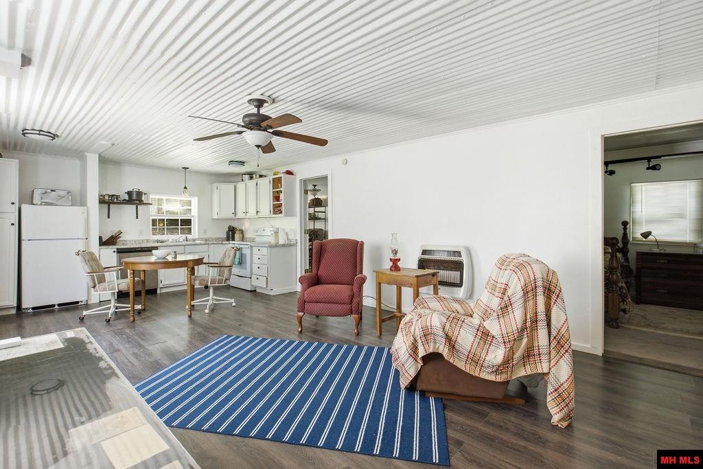 111 WOODBINE DRIVE Salesville, AR