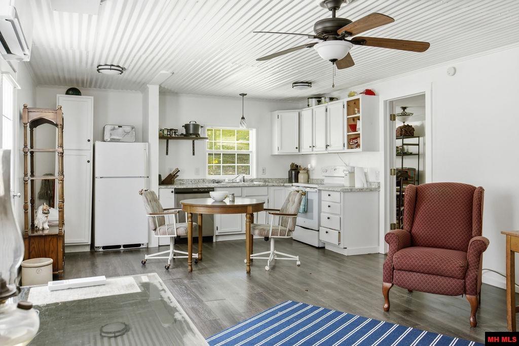 111 WOODBINE DRIVE Salesville, AR
