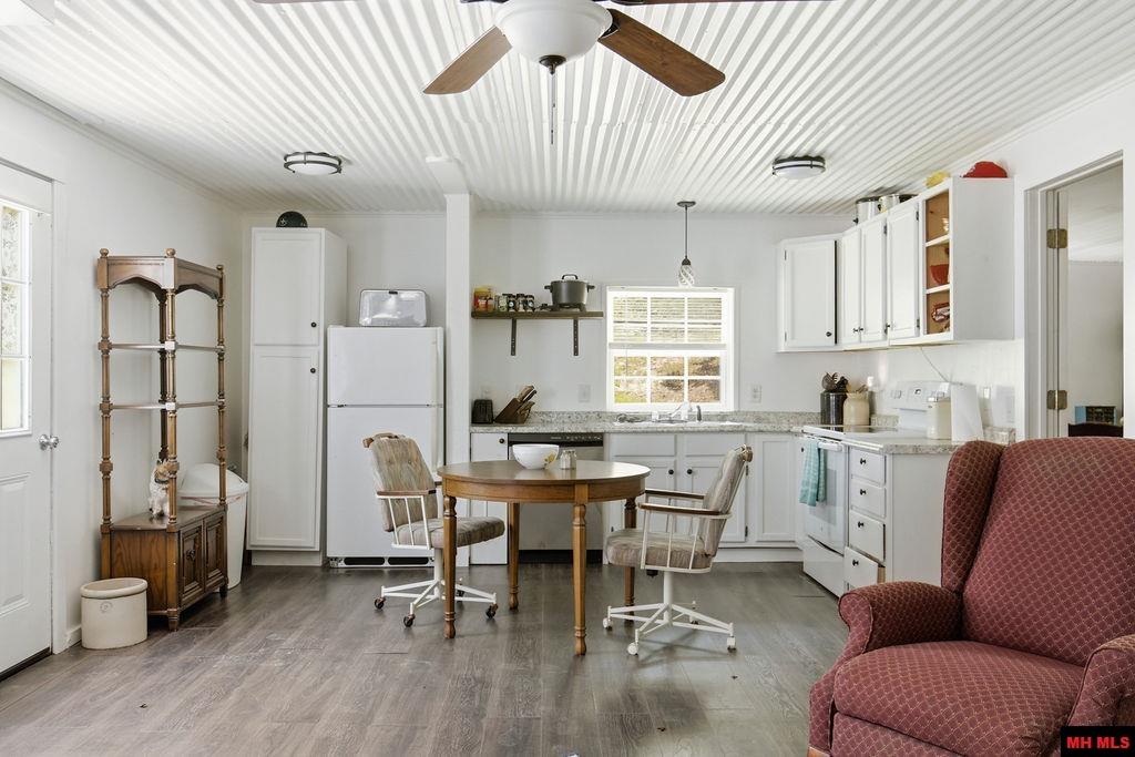111 WOODBINE DRIVE Salesville, AR