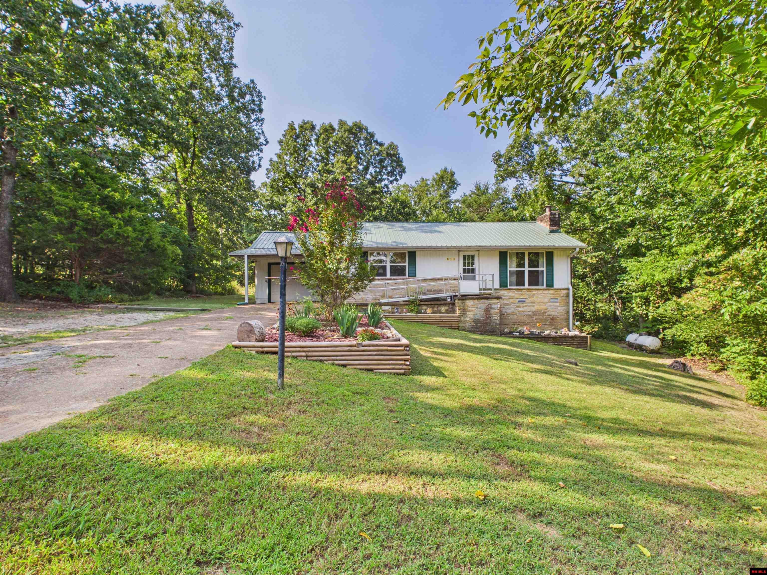 911 SETTLER POINT Horseshoe Bend, AR
