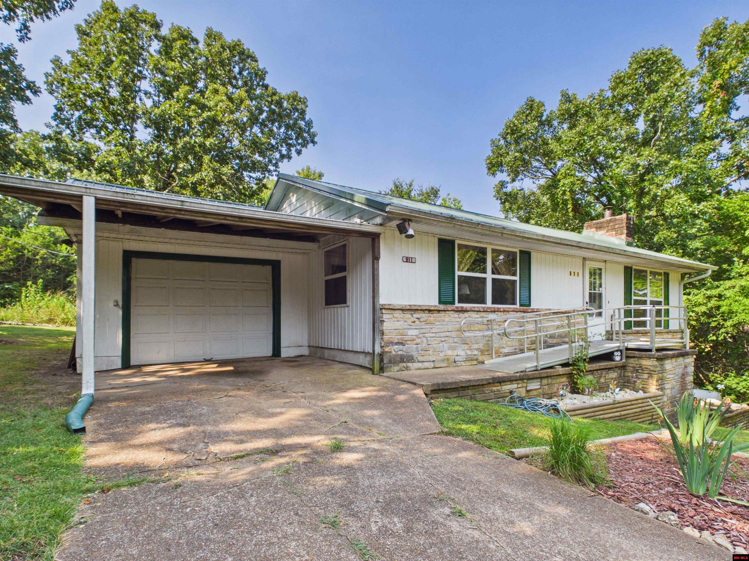 911 SETTLER POINT Horseshoe Bend, AR