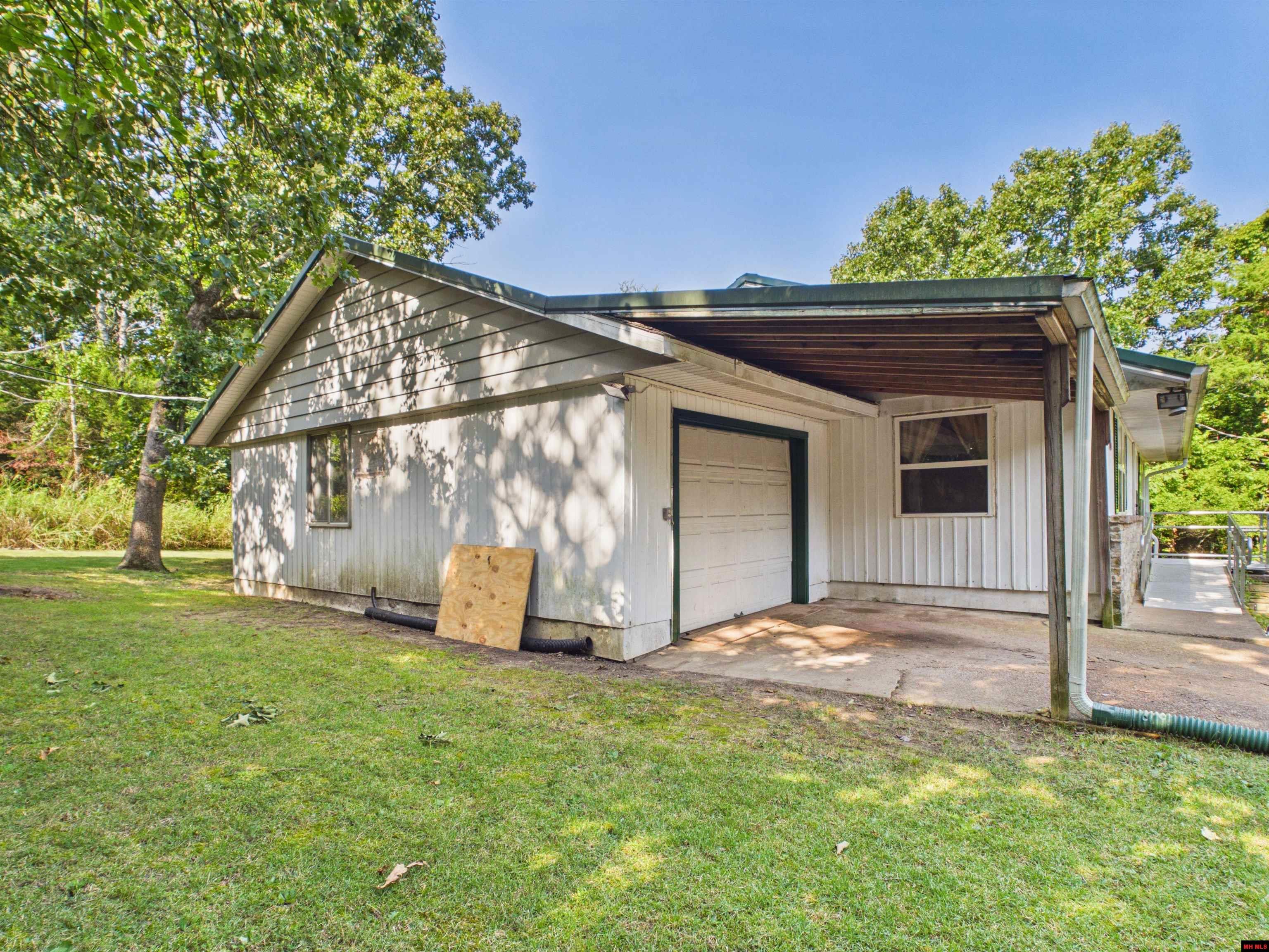 911 SETTLER POINT Horseshoe Bend, AR