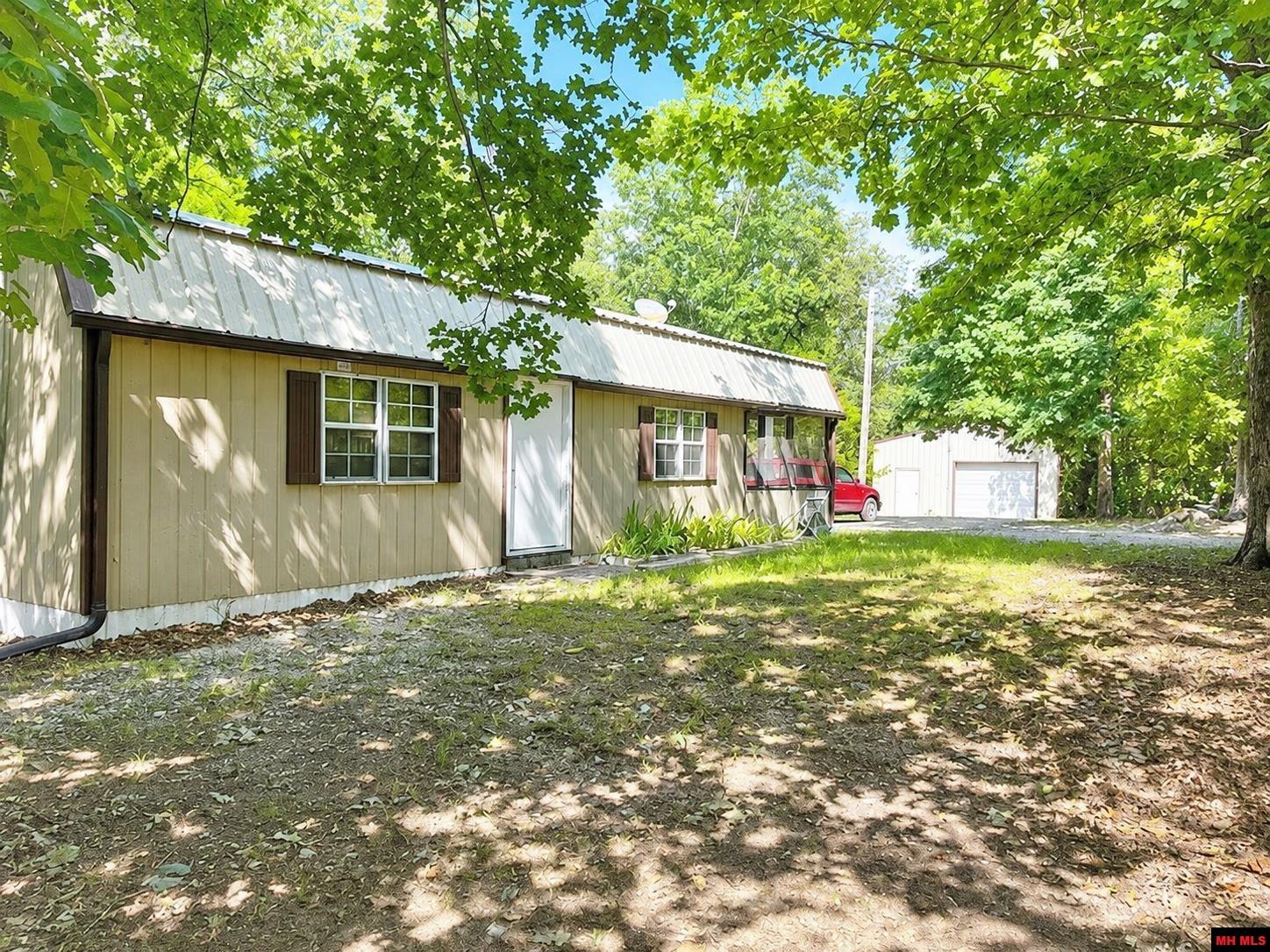 1141 MC 8083 Yellville, AR