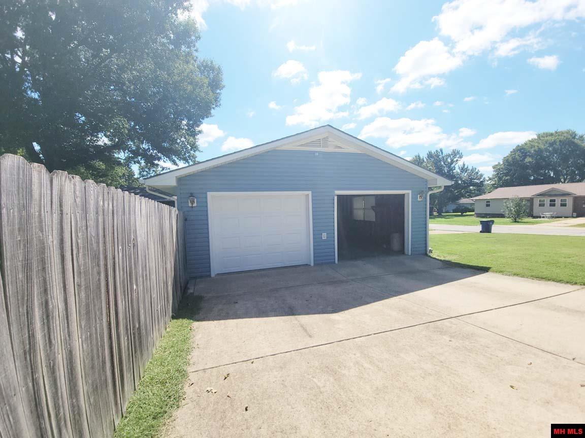 608 MONTGOMERY AVENUE Mountain Home, AR