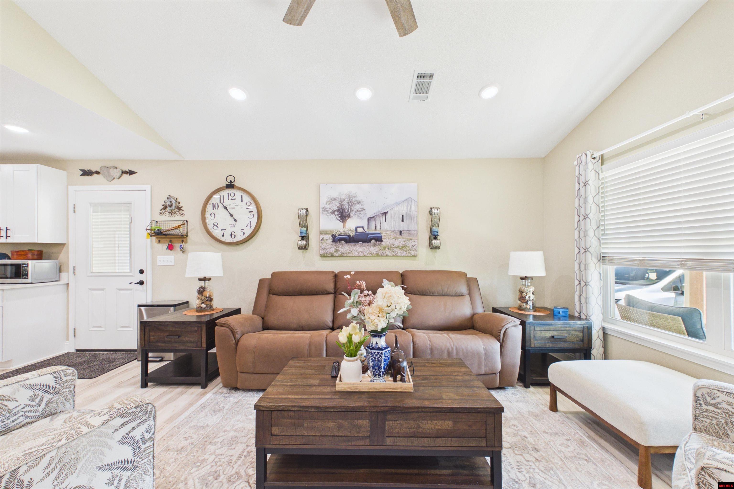 1404 Hobbs Court