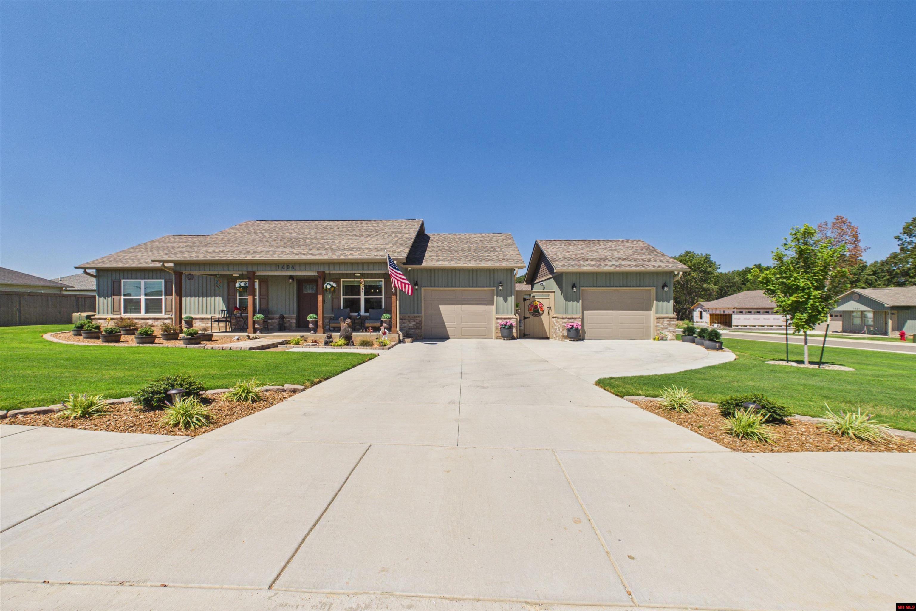 1404 Hobbs Court