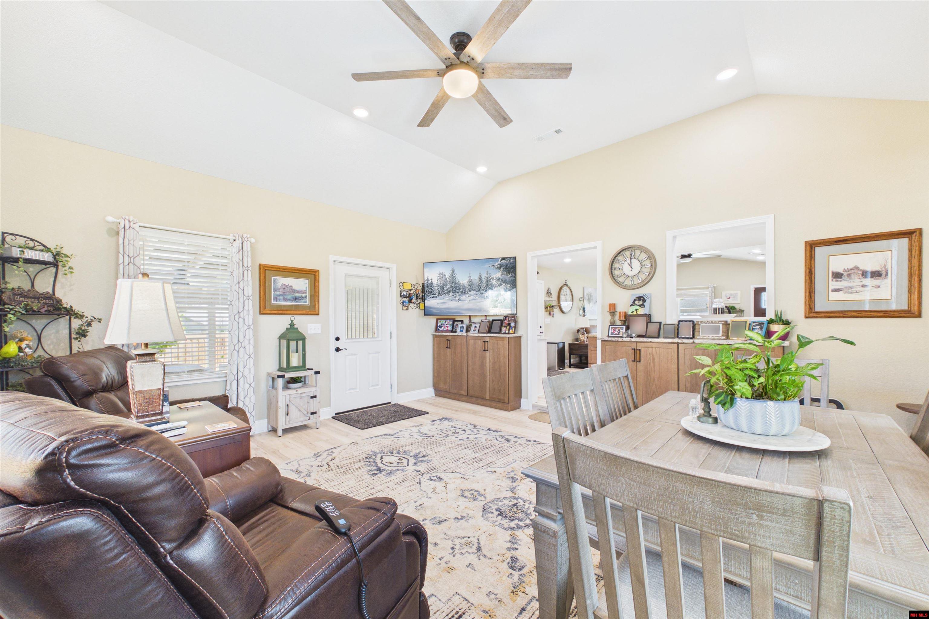 1404 Hobbs Court