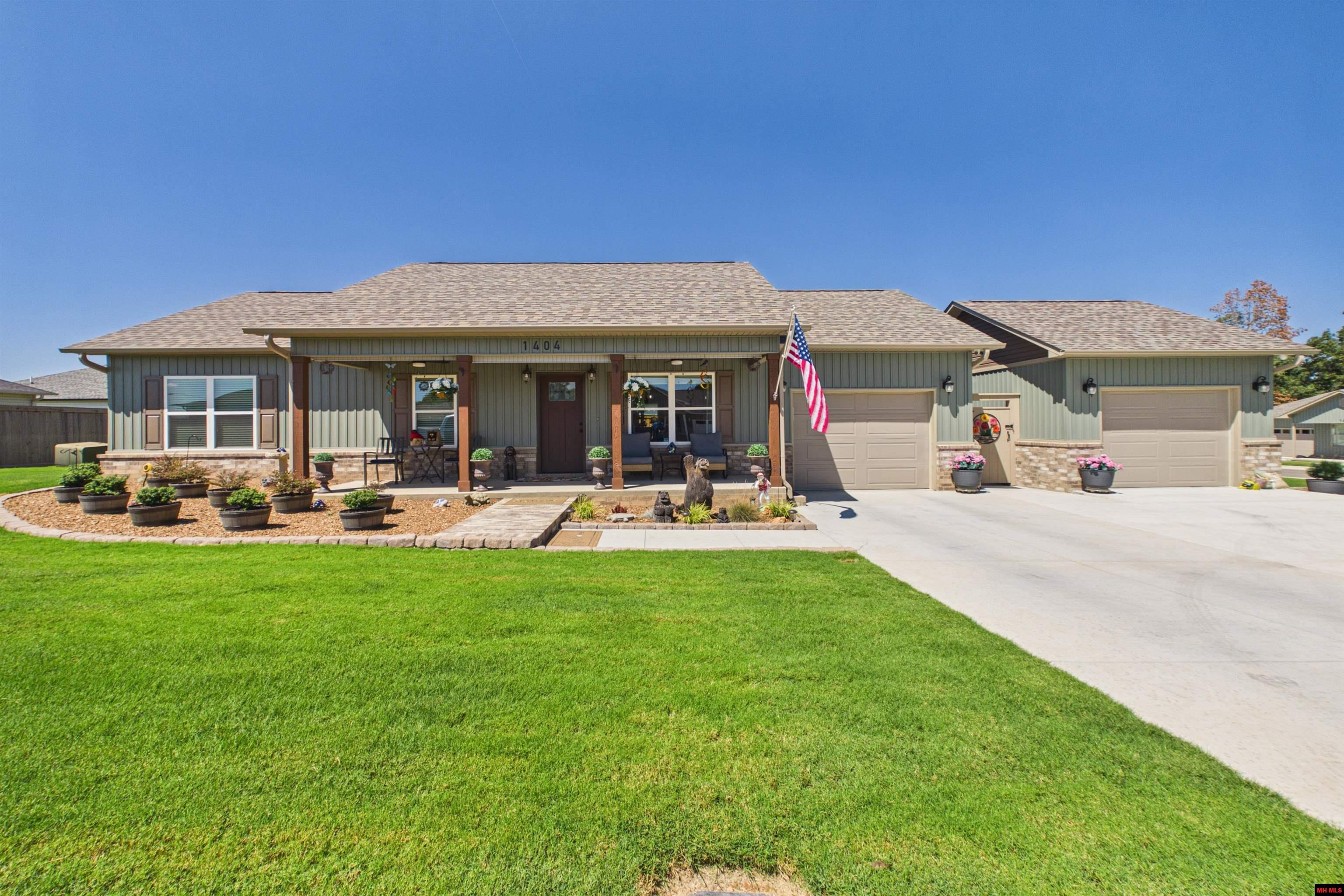 1404 Hobbs Court