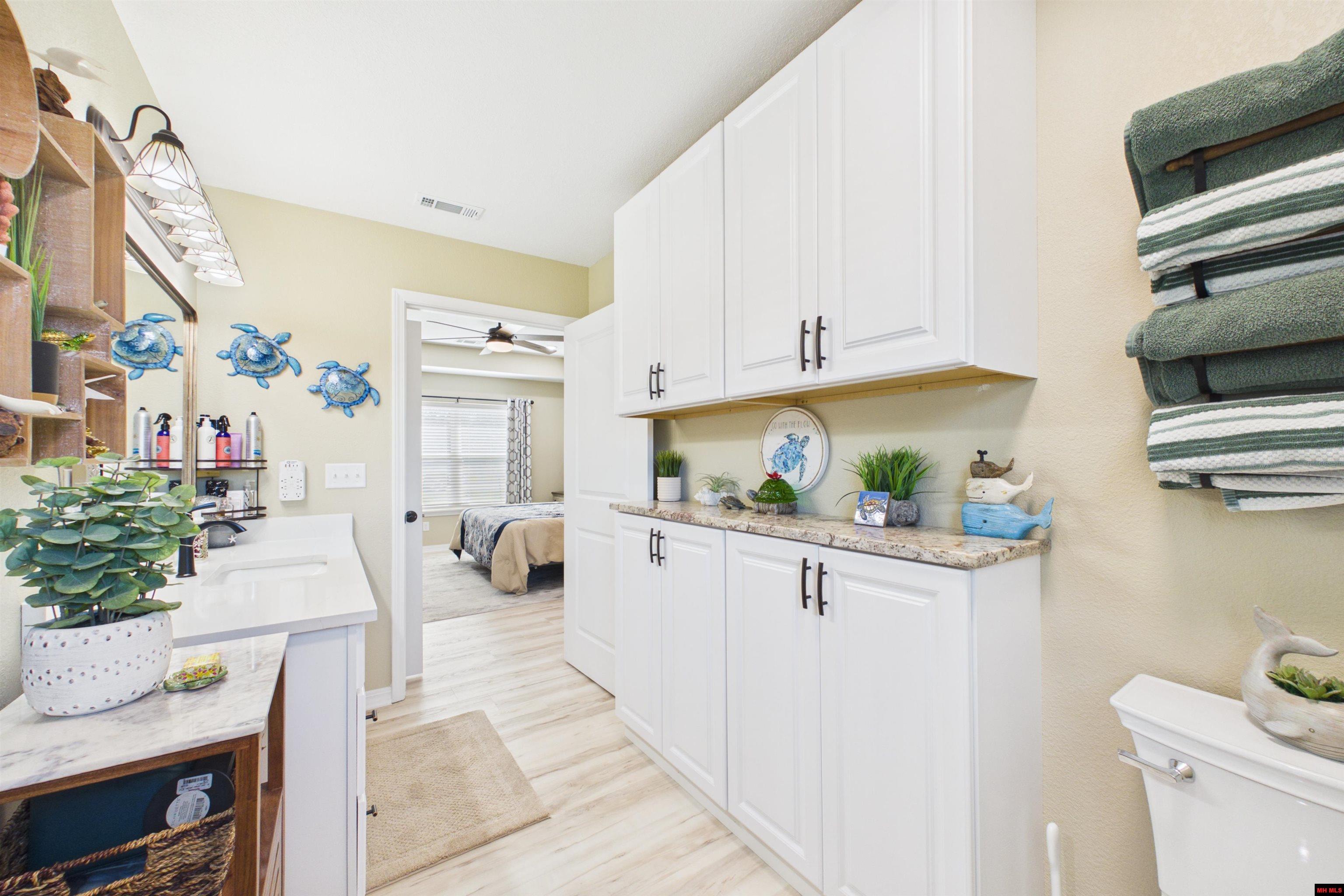 1404 Hobbs Court