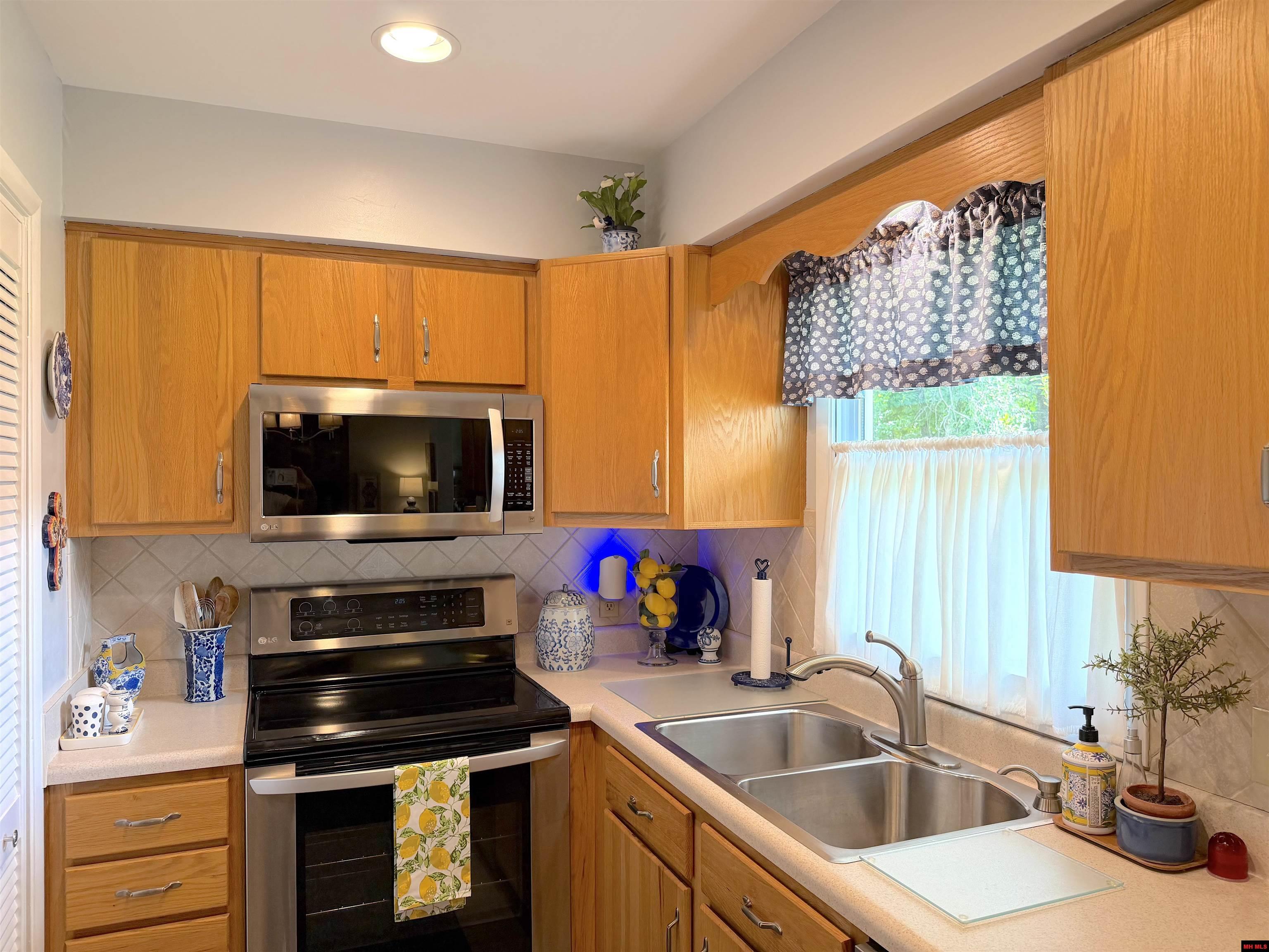 1303 MEADOWBROOK DRIVE Mountain Home, AR