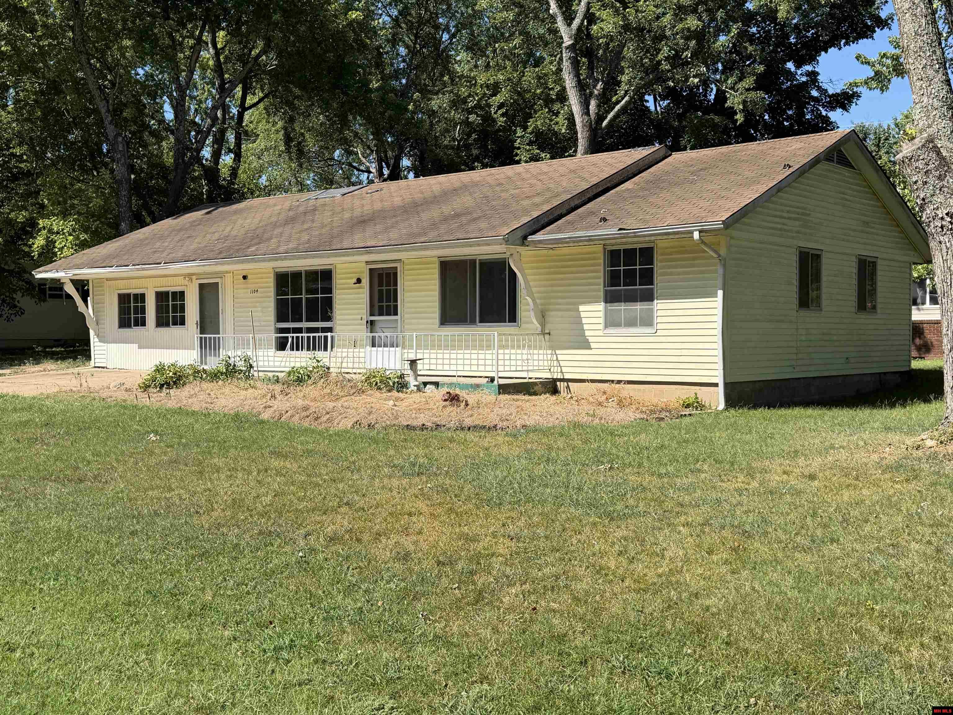 1104 Leonard Drive