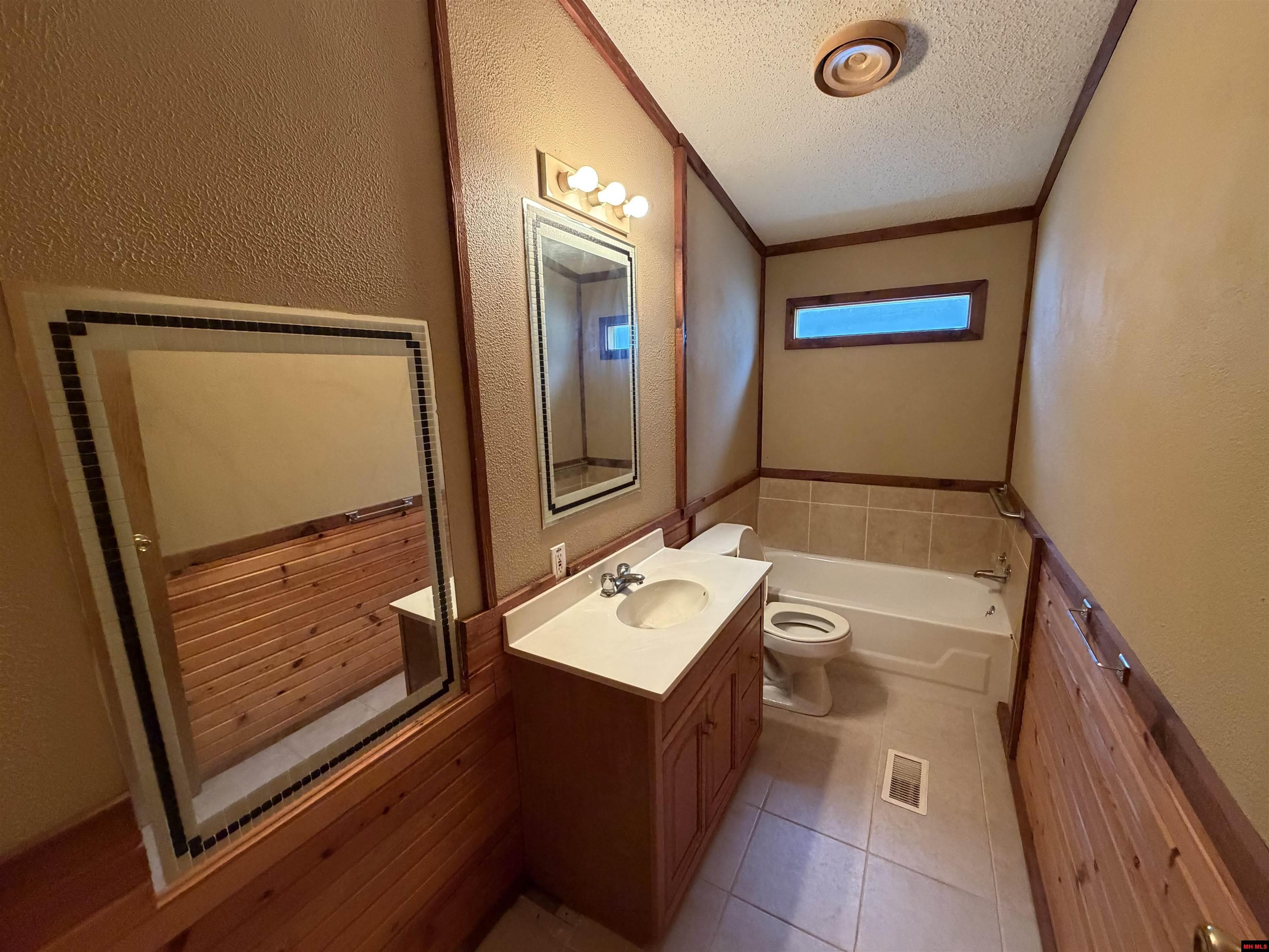 72 BERKSHIRE LANE Gainesville, AR