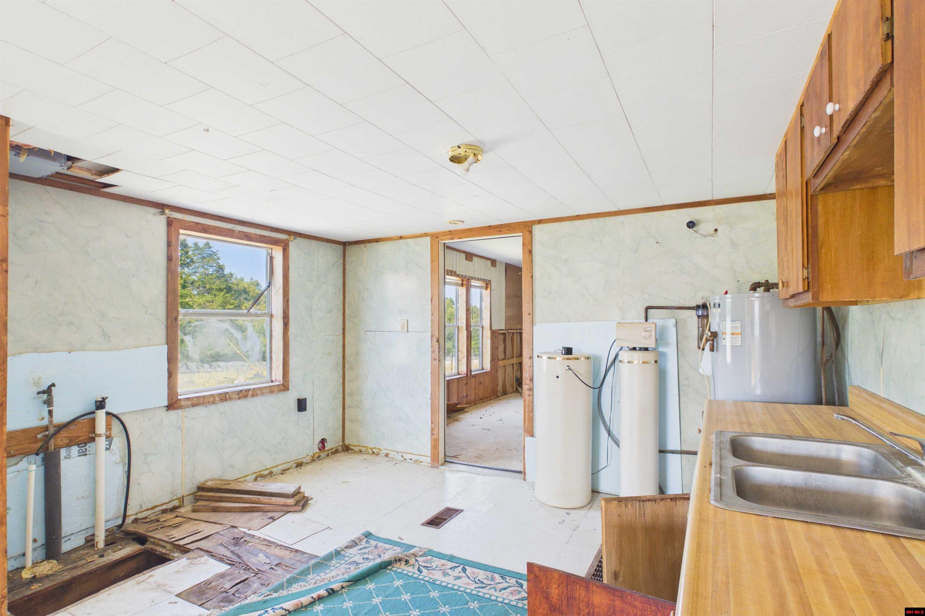 2644 HWY 101 Gamaliel, AR