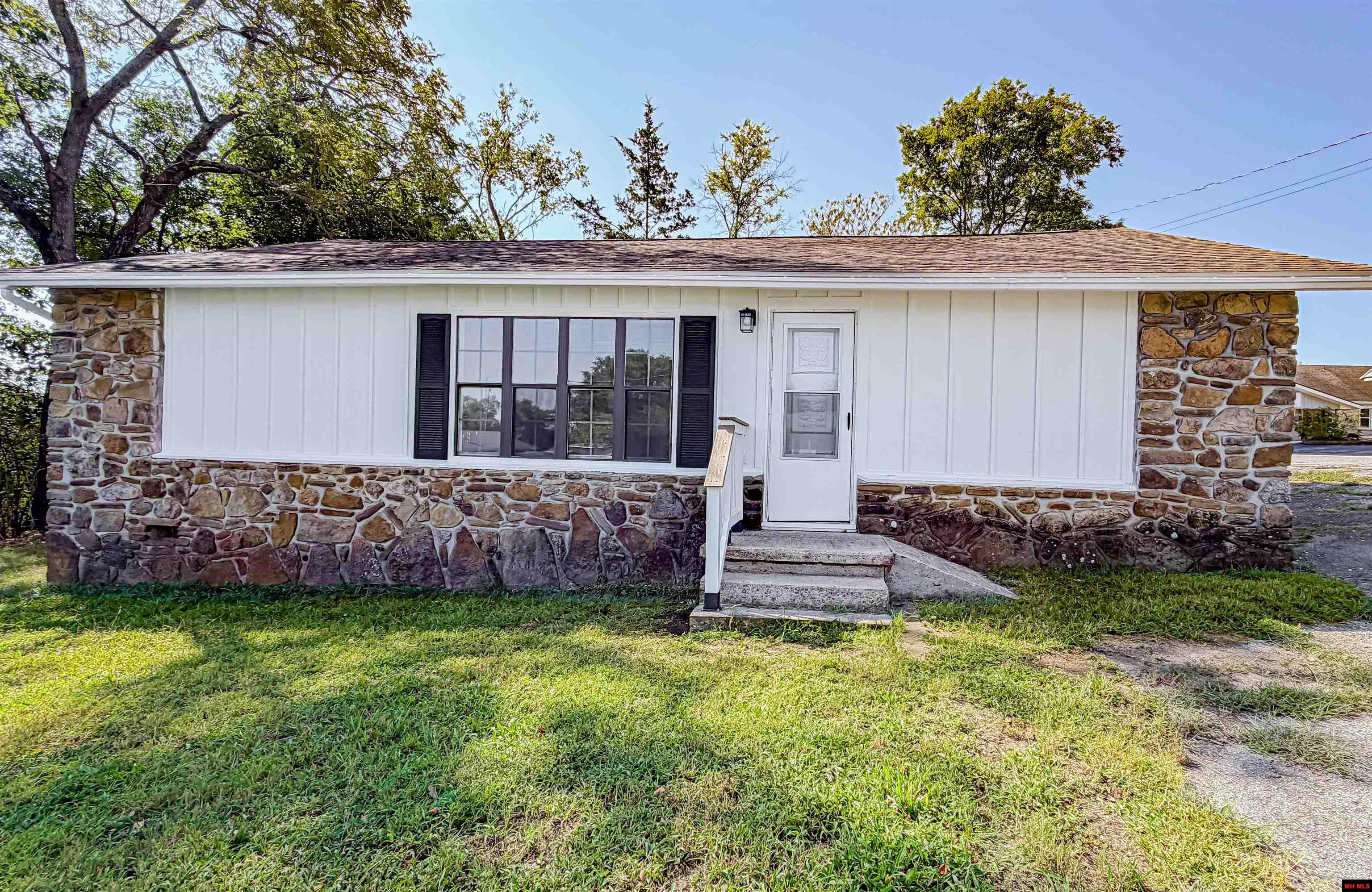 209 W HWY 62, Yellville, AR