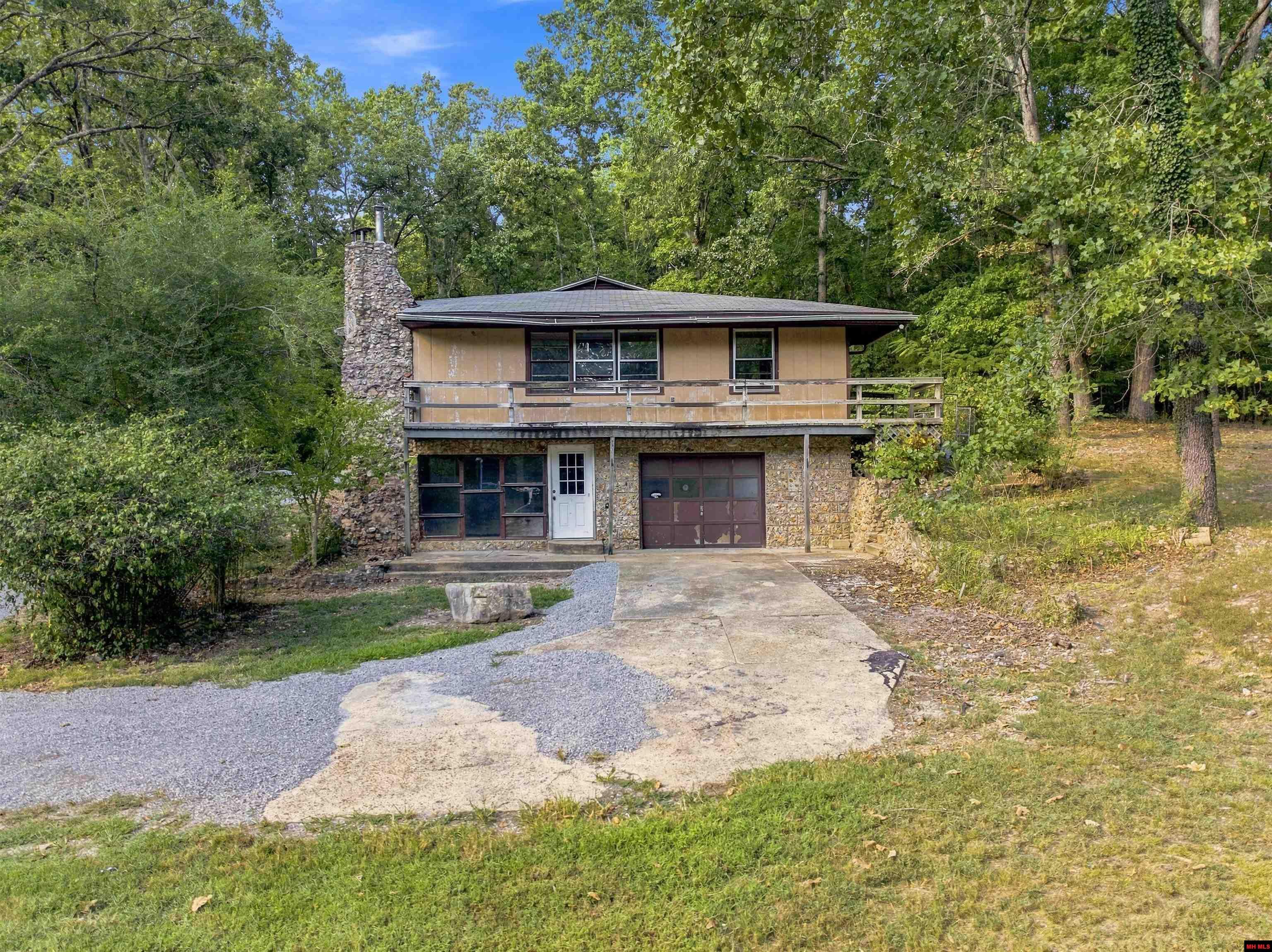 542 CAPEWOOD LANE Midway, AR