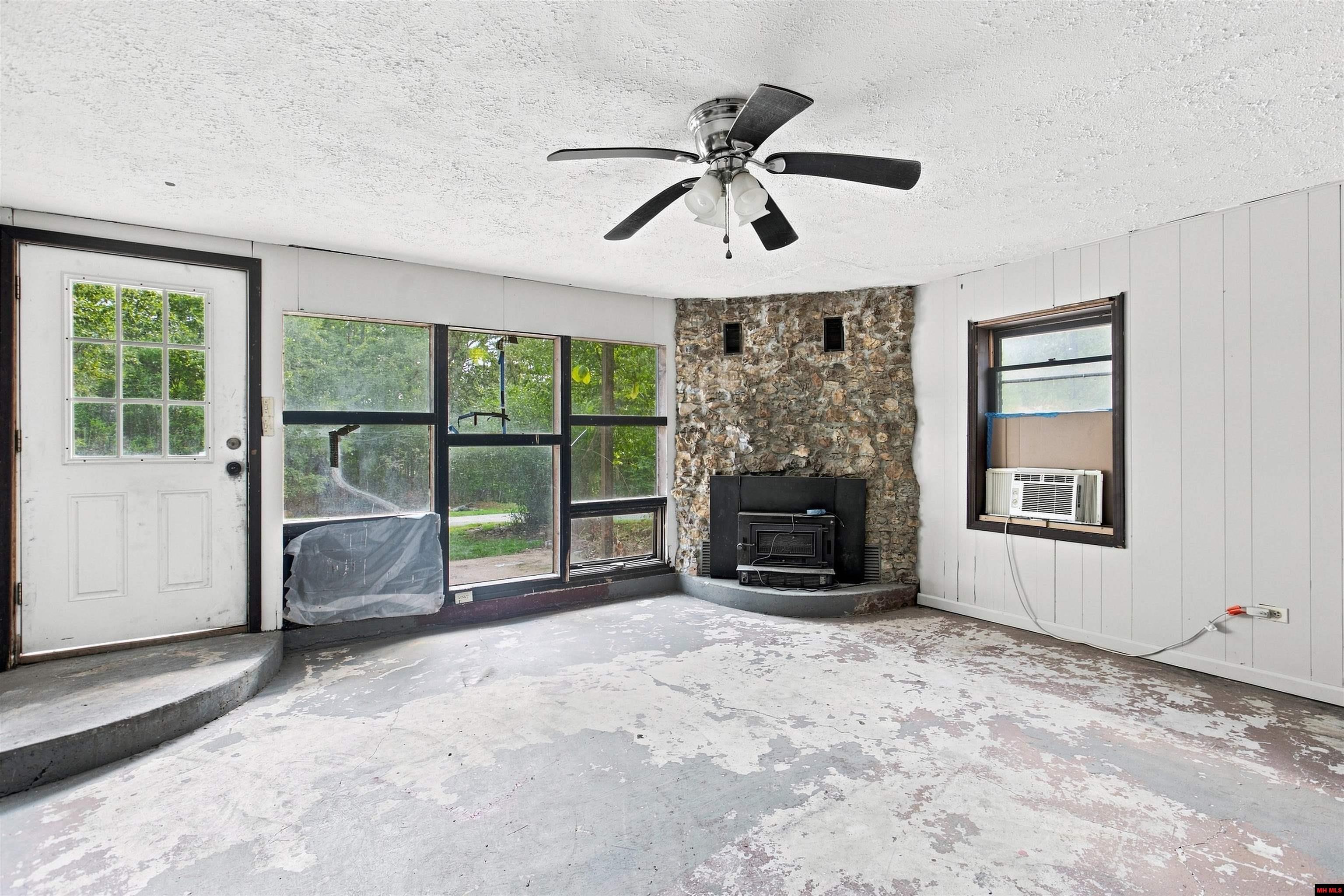 542 CAPEWOOD LANE Midway, AR