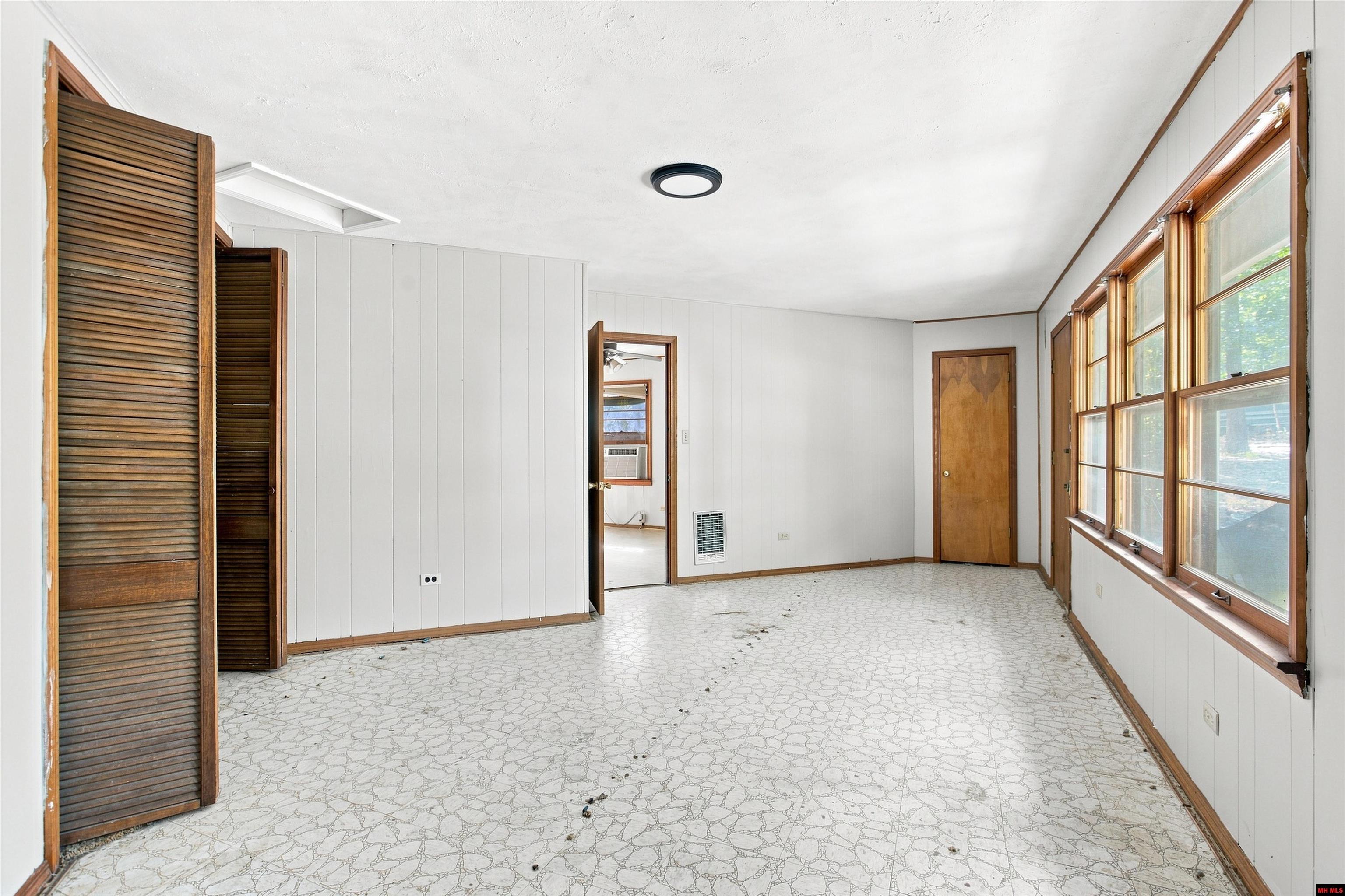 542 CAPEWOOD LANE Midway, AR