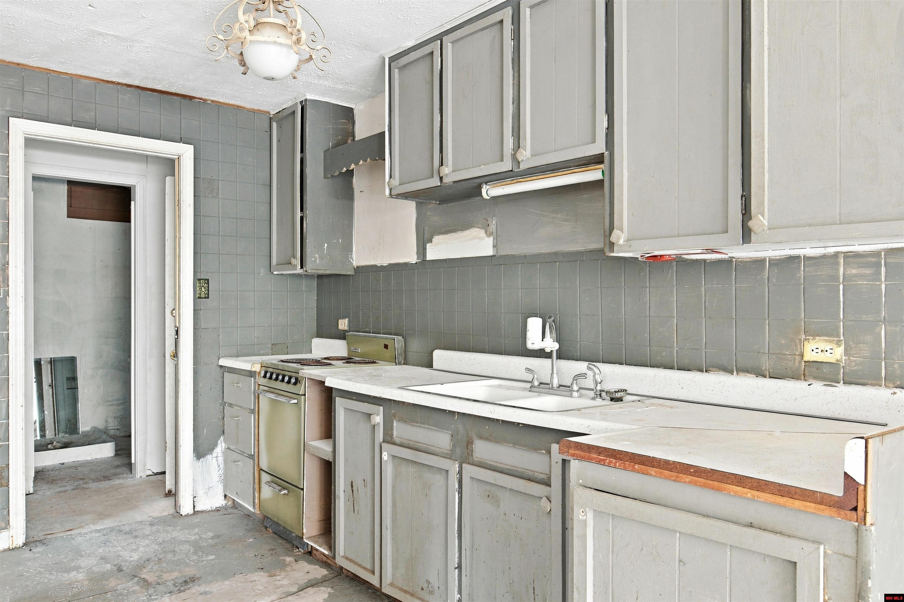 542 CAPEWOOD LANE Midway, AR