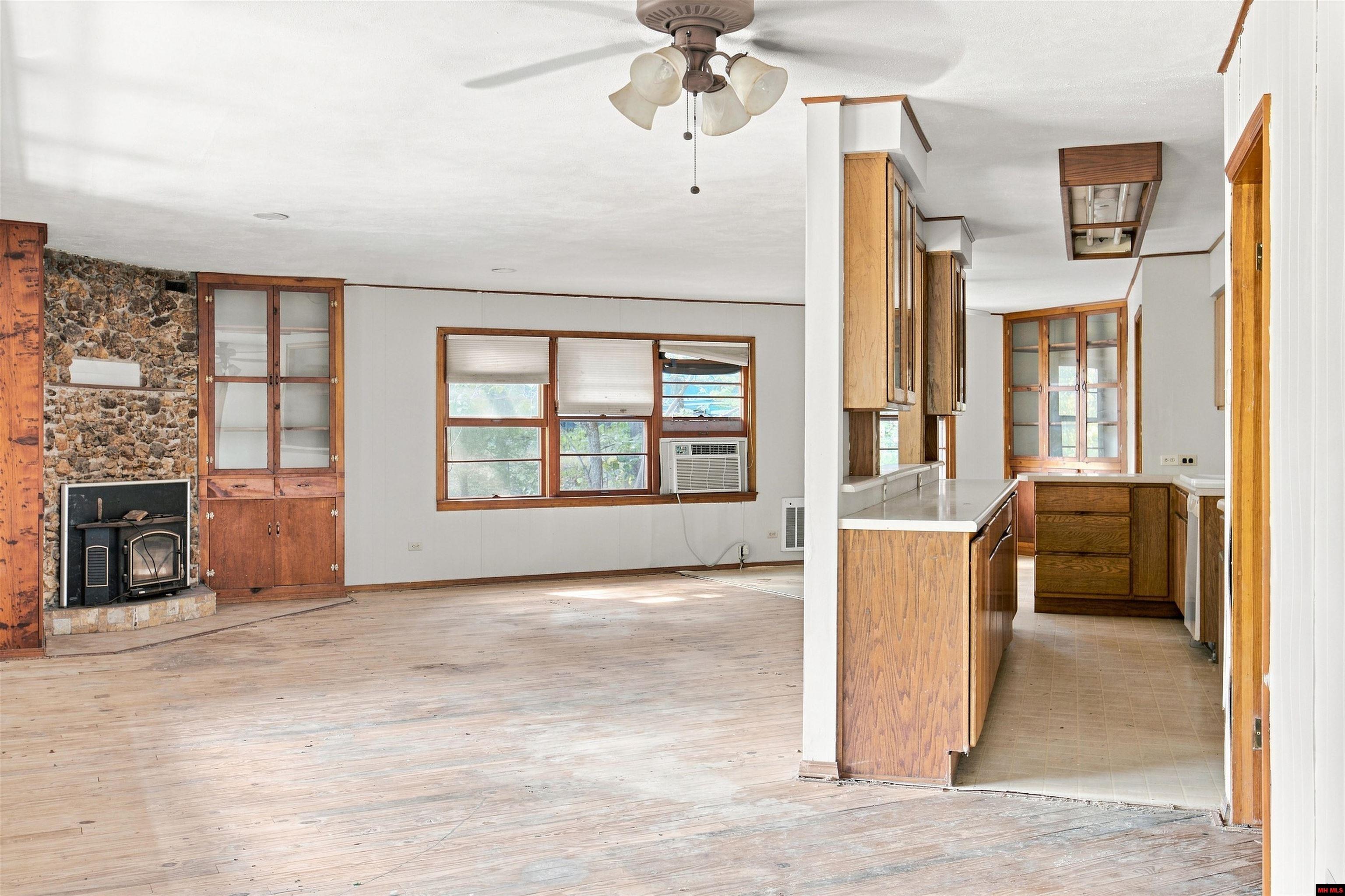 542 CAPEWOOD LANE Midway, AR
