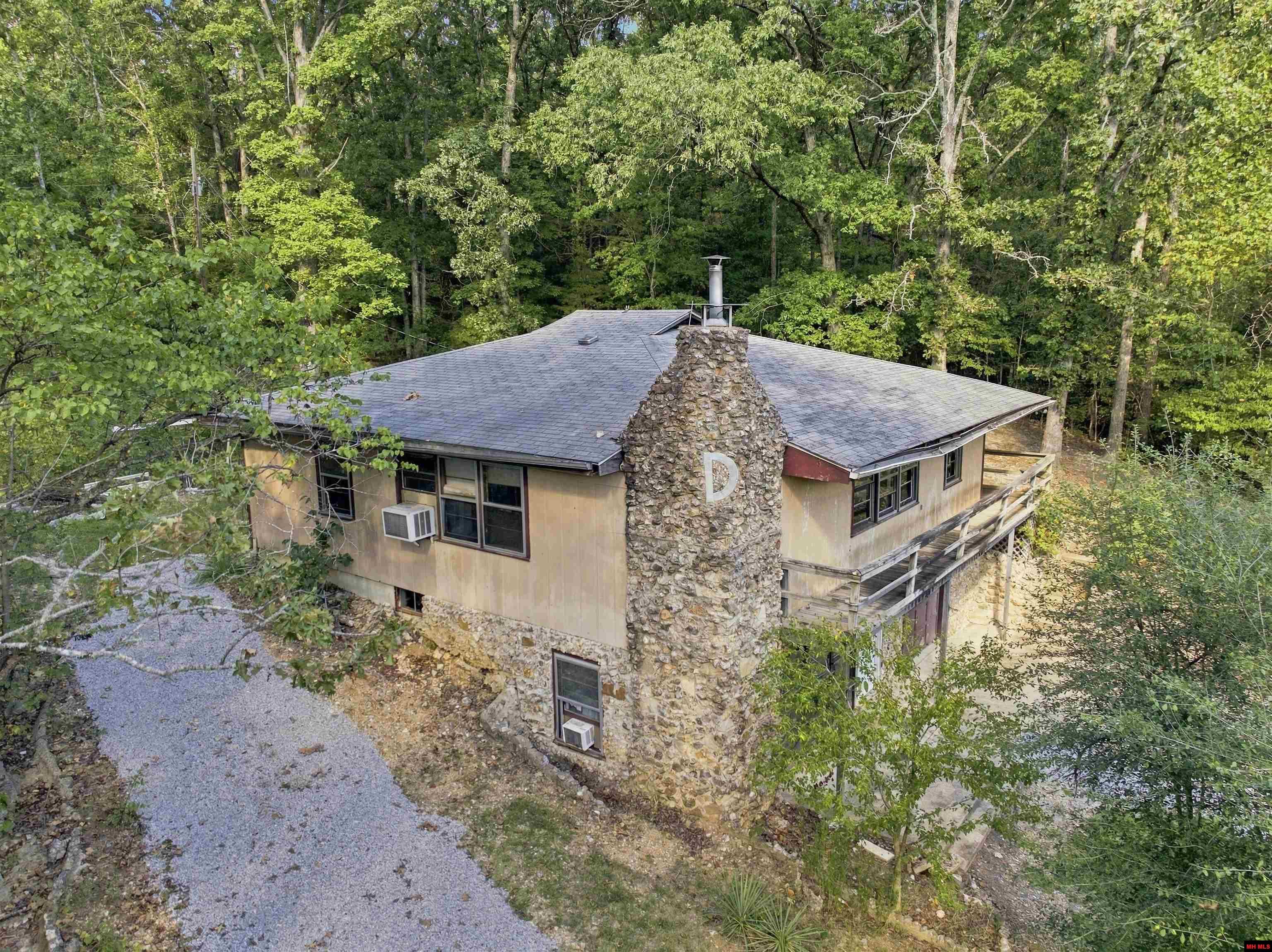542 CAPEWOOD LANE Midway, AR