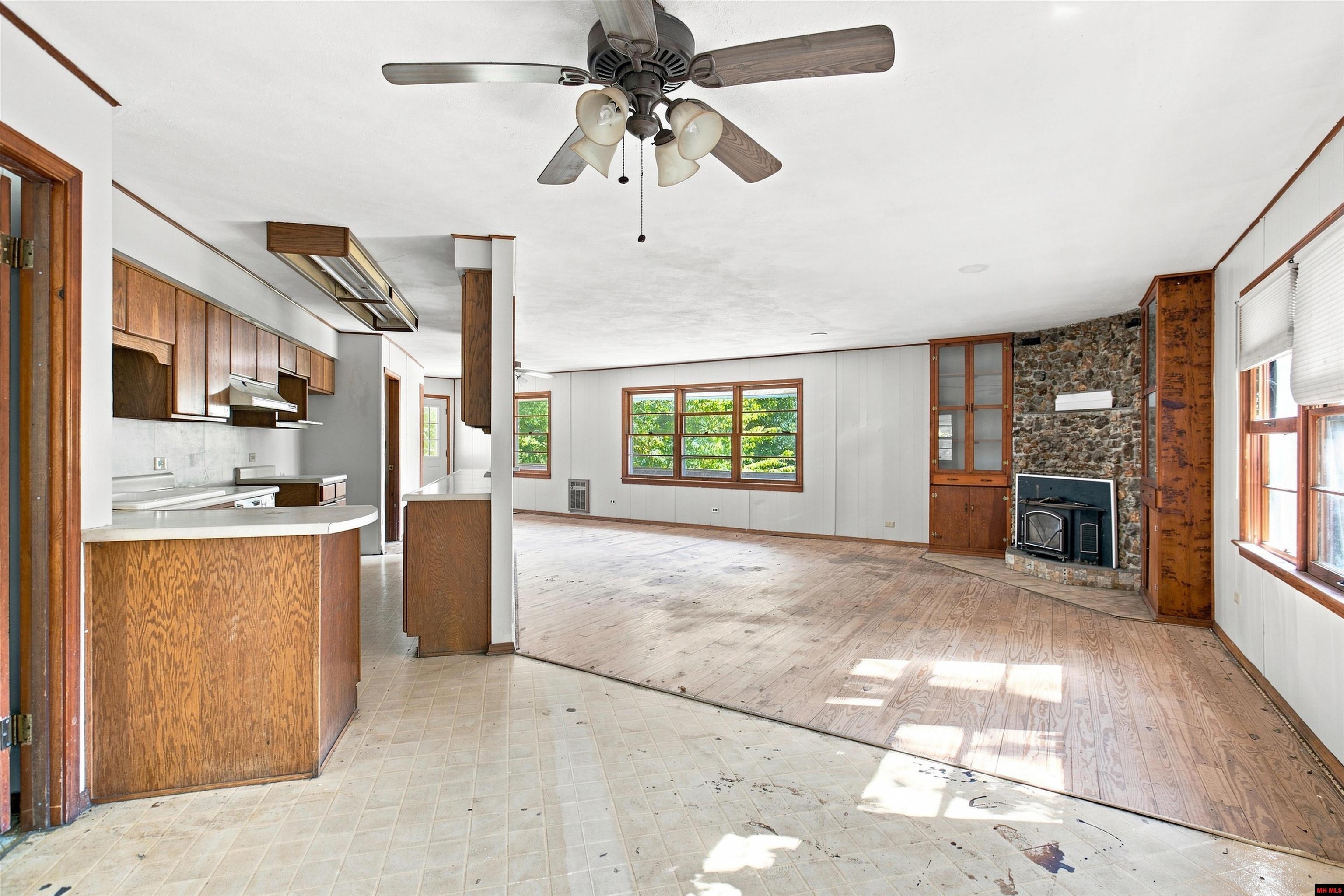 542 CAPEWOOD LANE Midway, AR