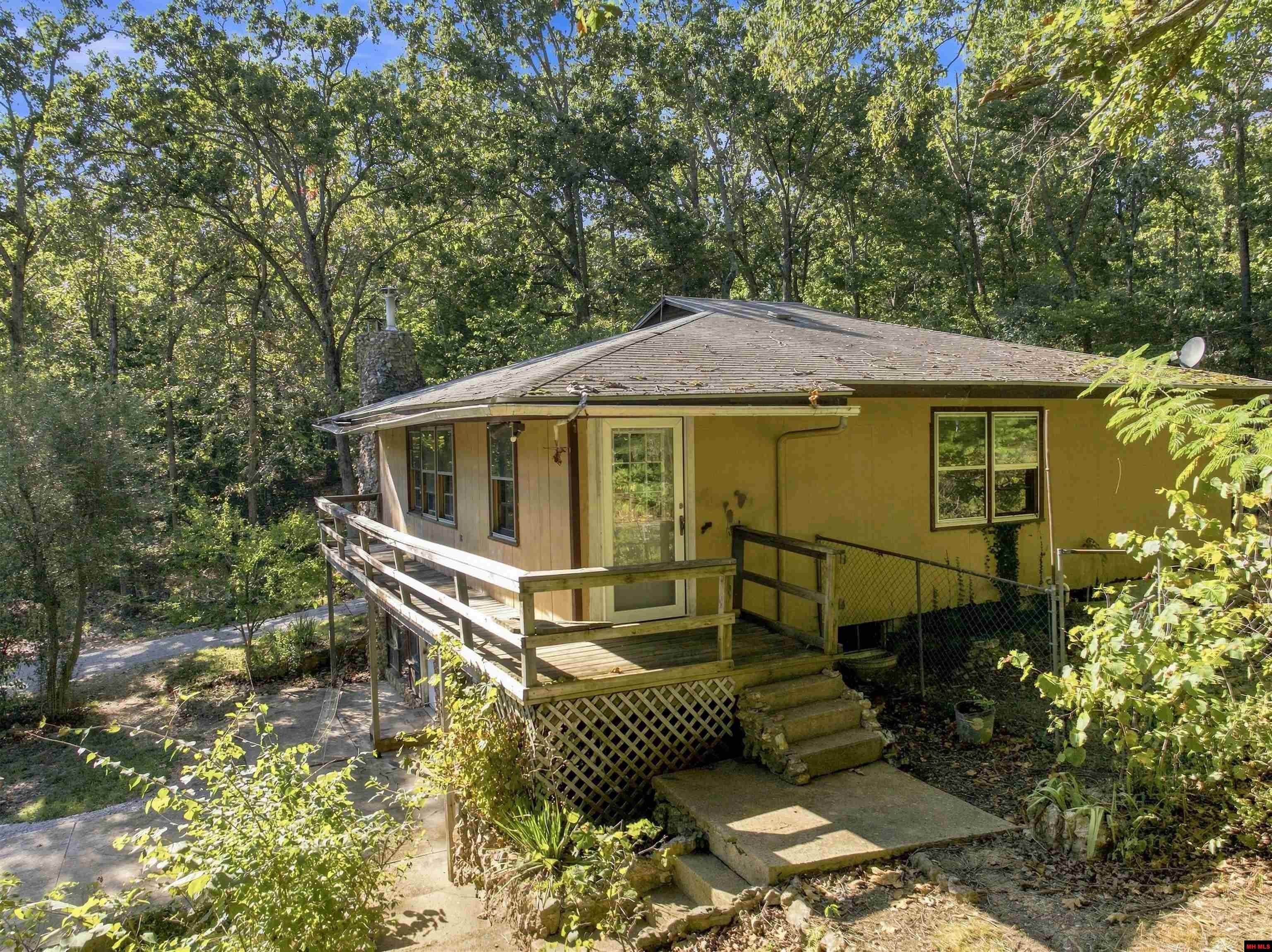 542 CAPEWOOD LANE Midway, AR