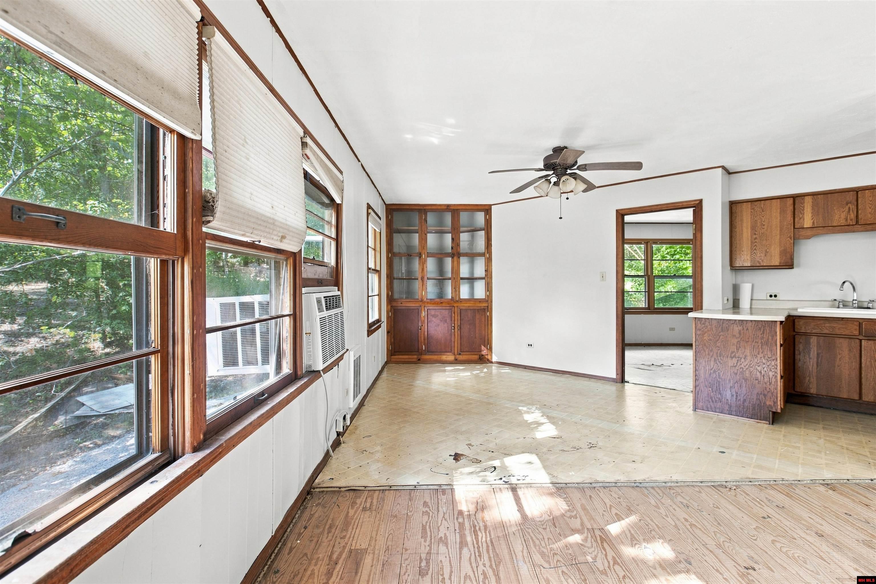 542 CAPEWOOD LANE Midway, AR