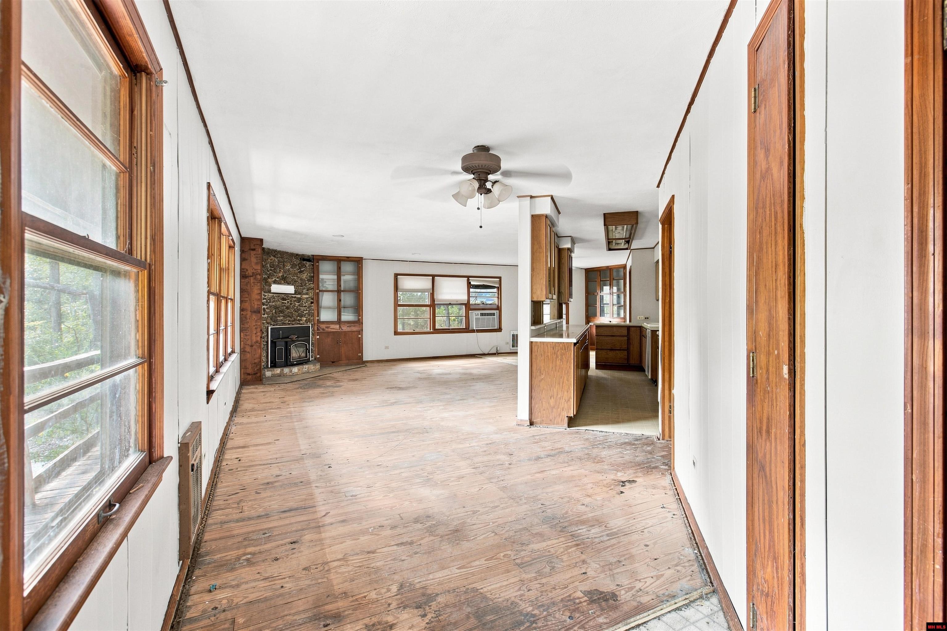 542 CAPEWOOD LANE Midway, AR