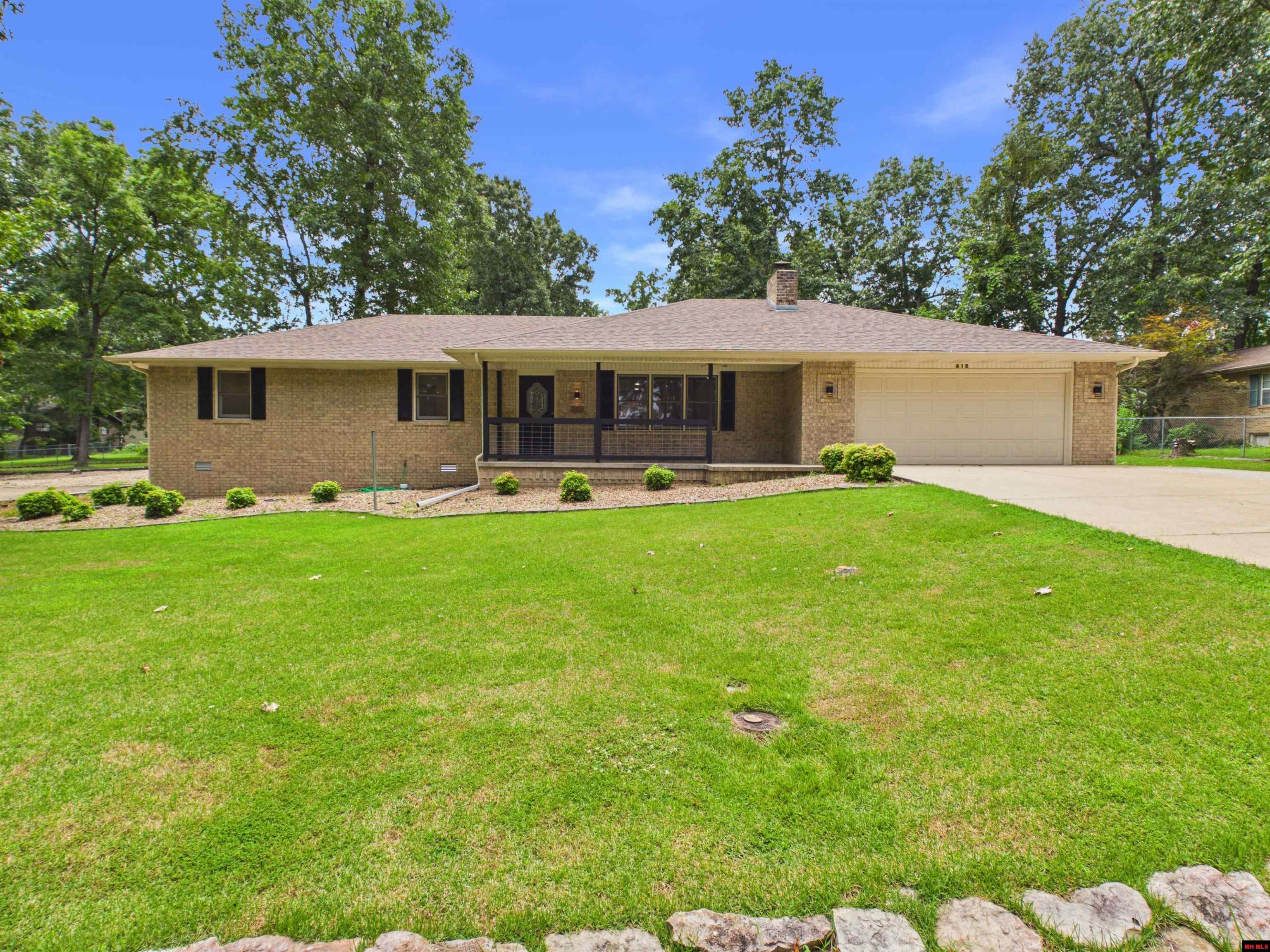 812 Baxter Avenue