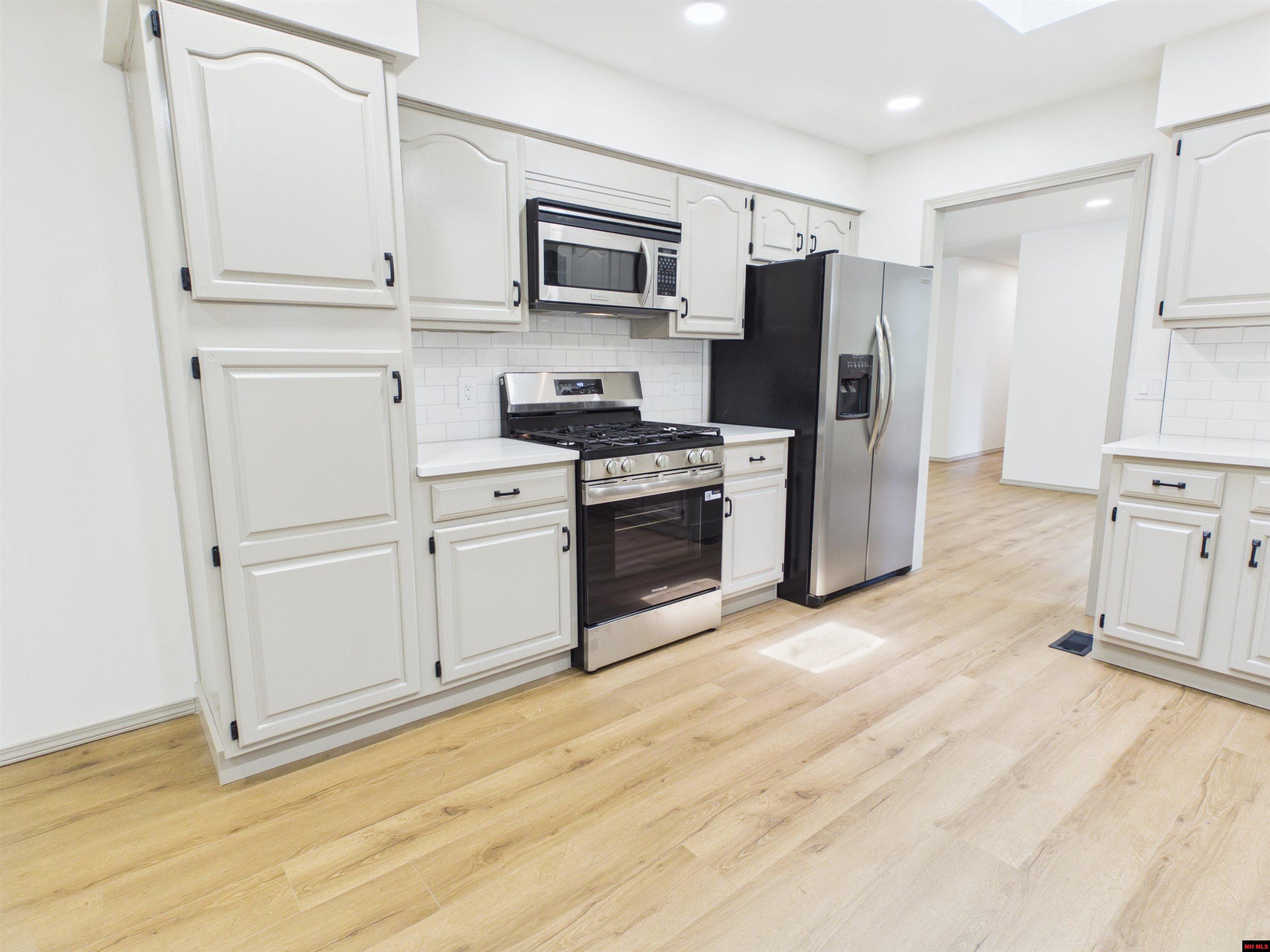 812 Baxter Avenue