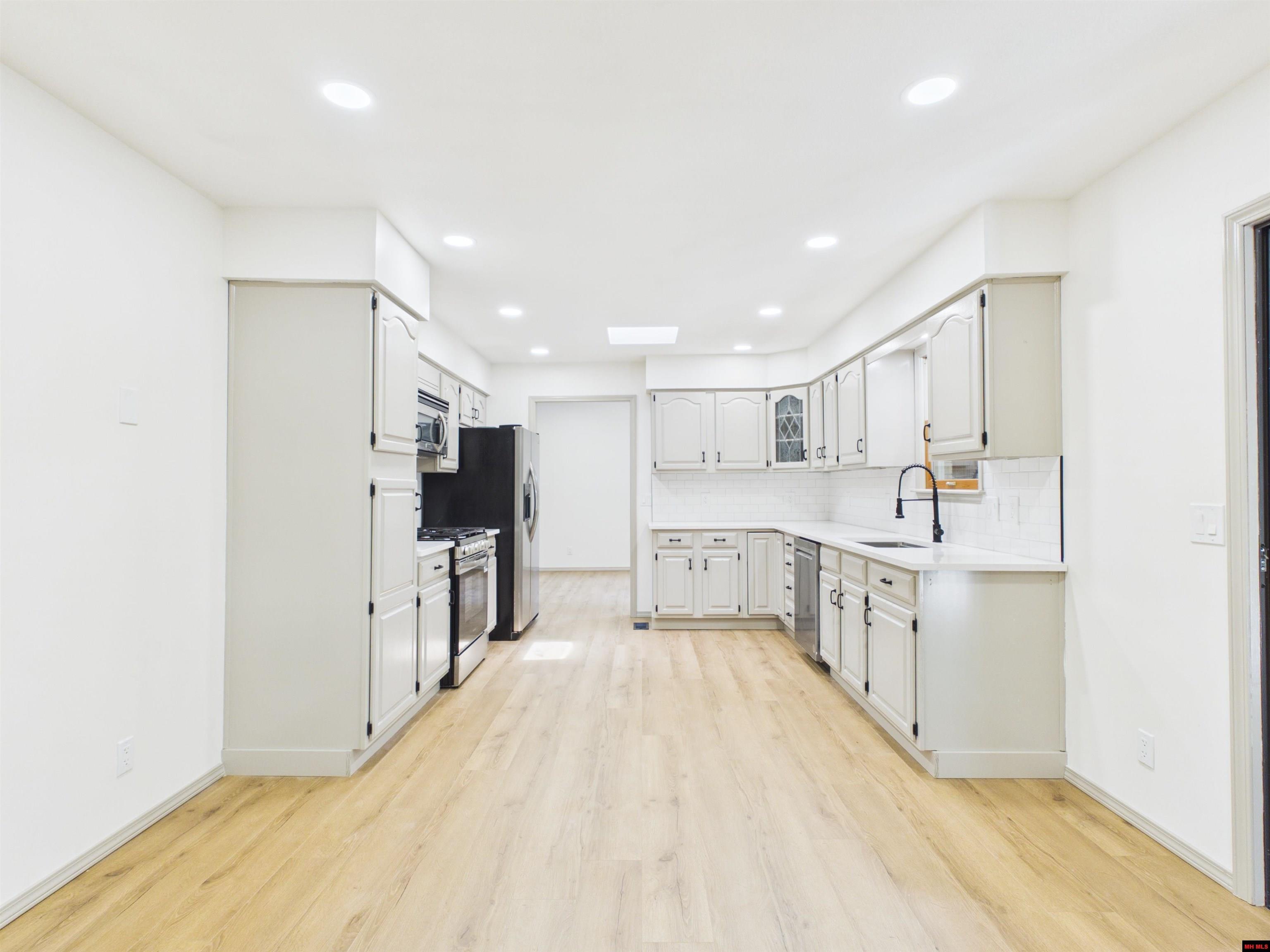 812 Baxter Avenue