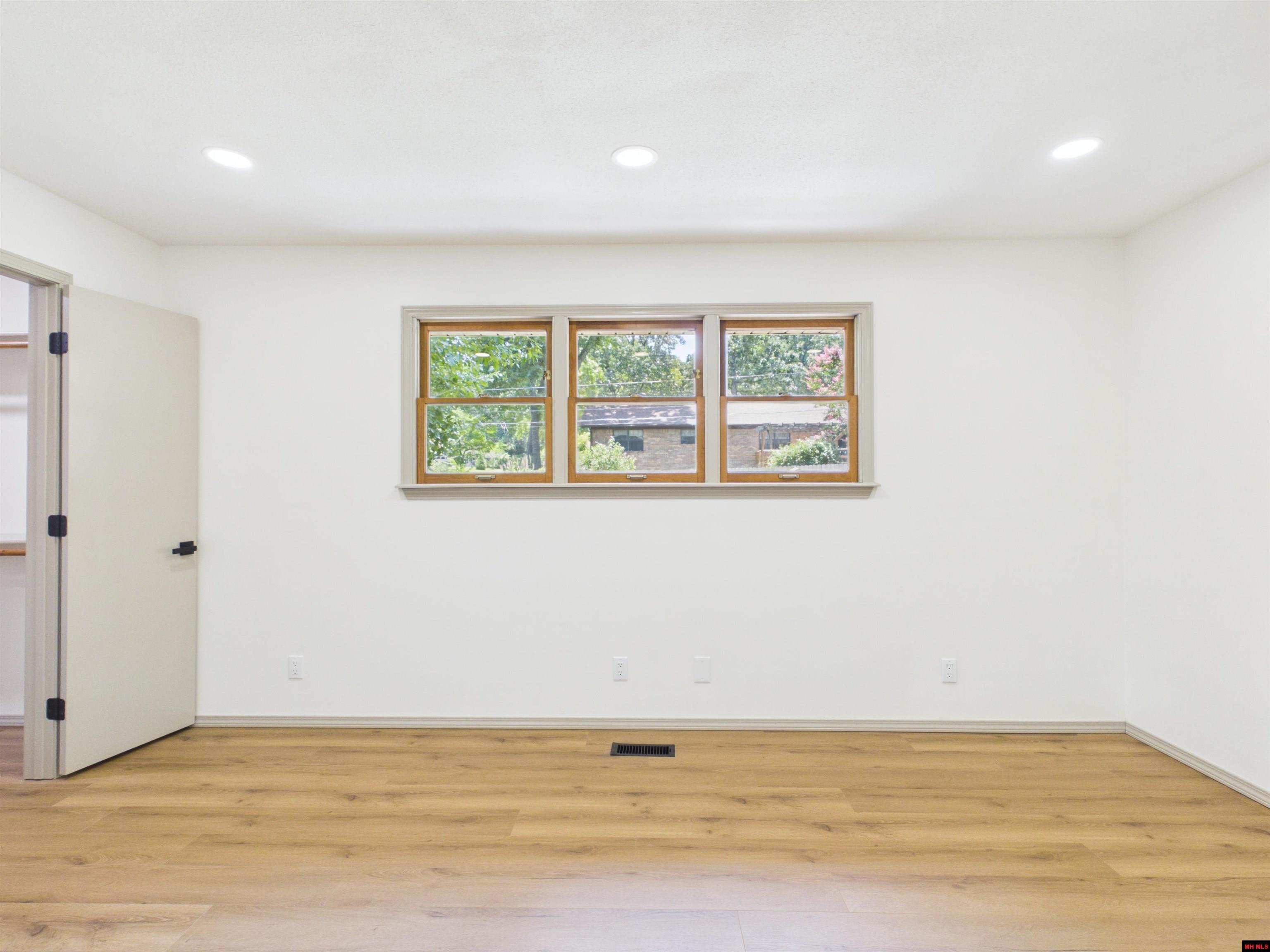 812 Baxter Avenue
