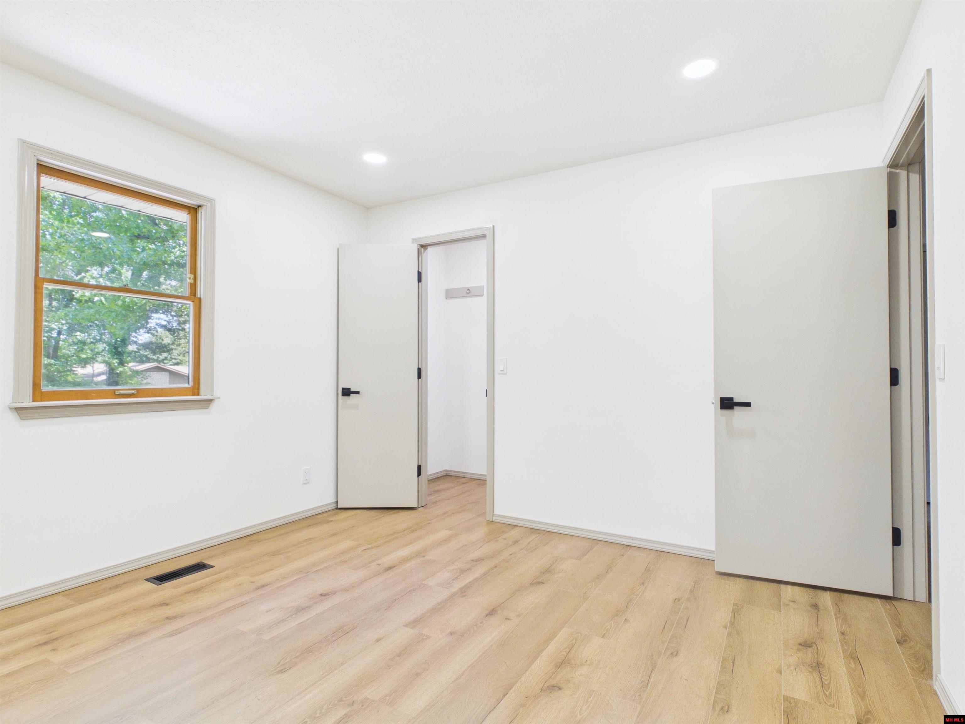 812 Baxter Avenue