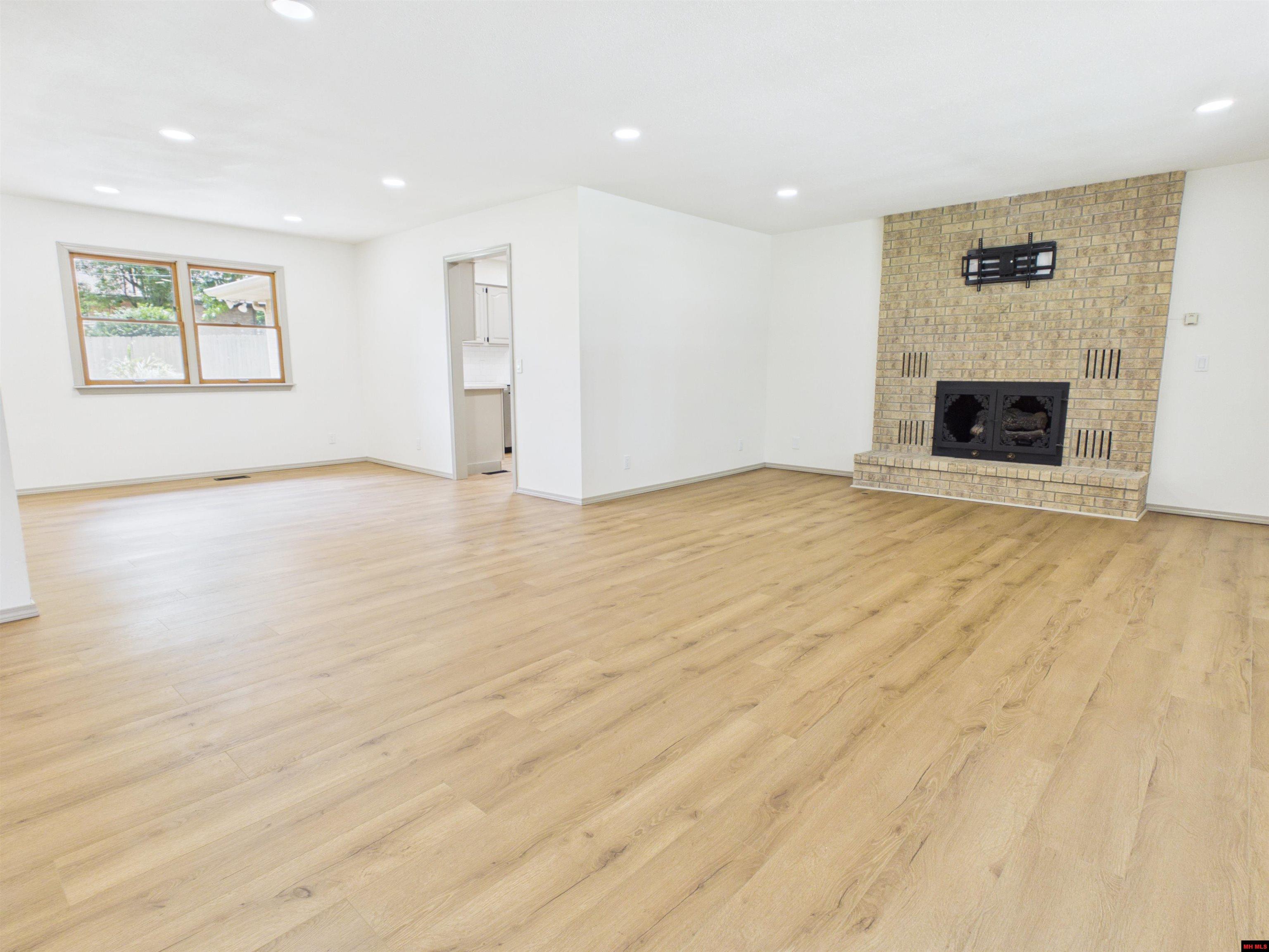 812 Baxter Avenue