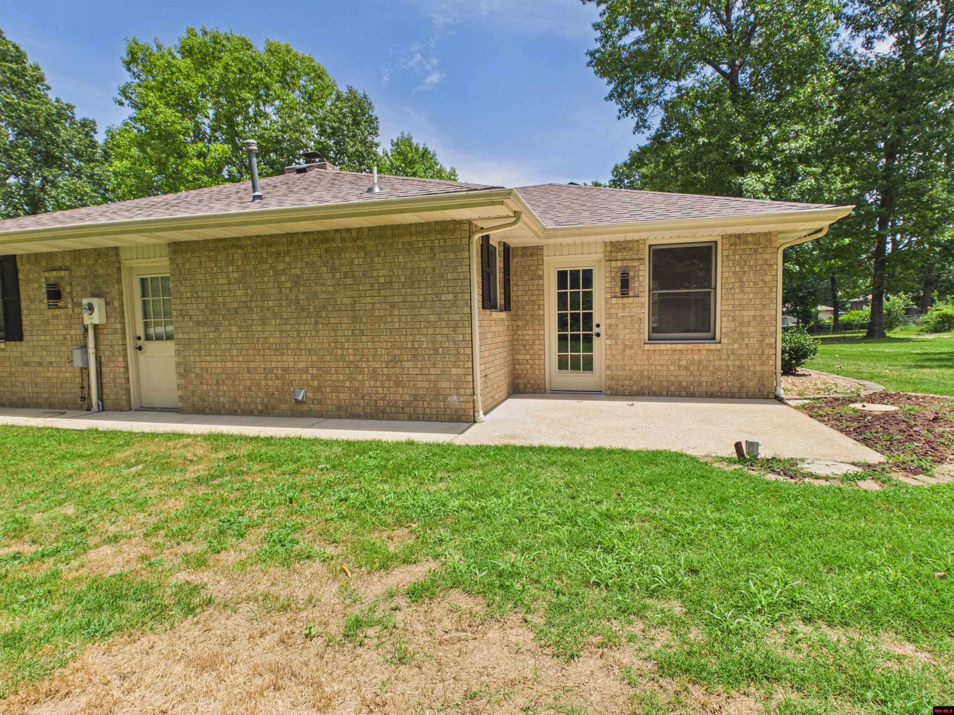 812 Baxter Avenue