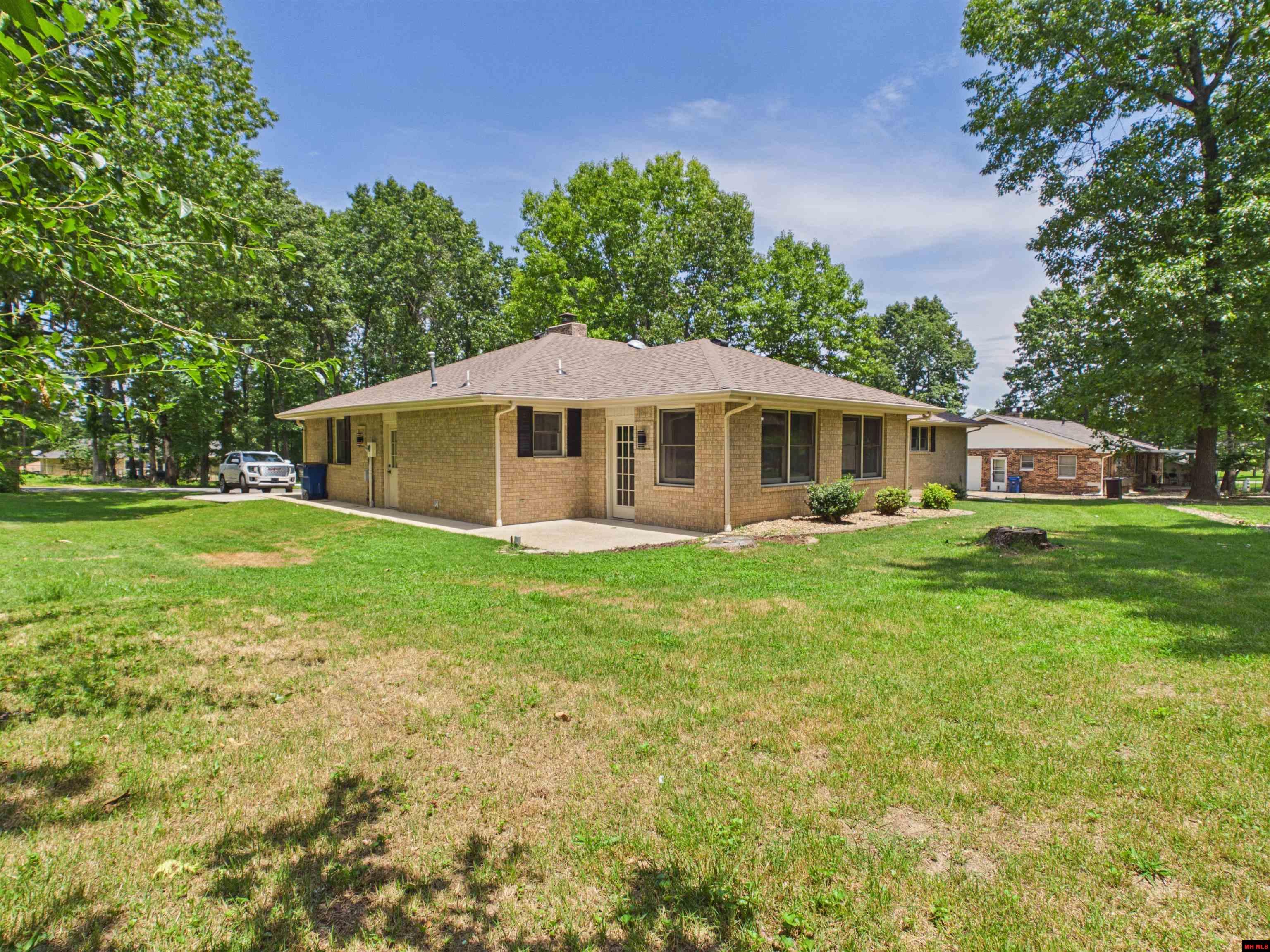 812 Baxter Avenue