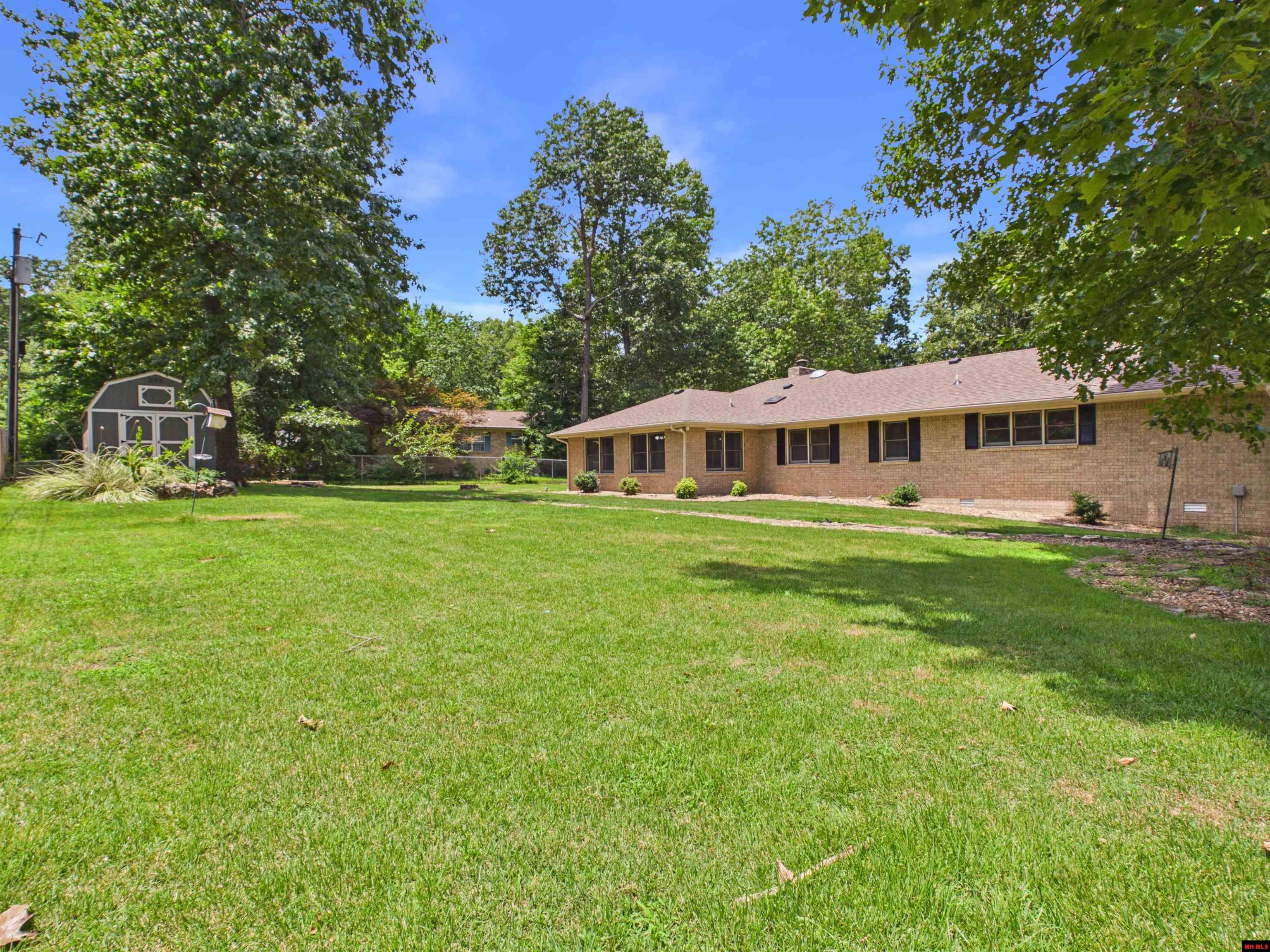 812 Baxter Avenue
