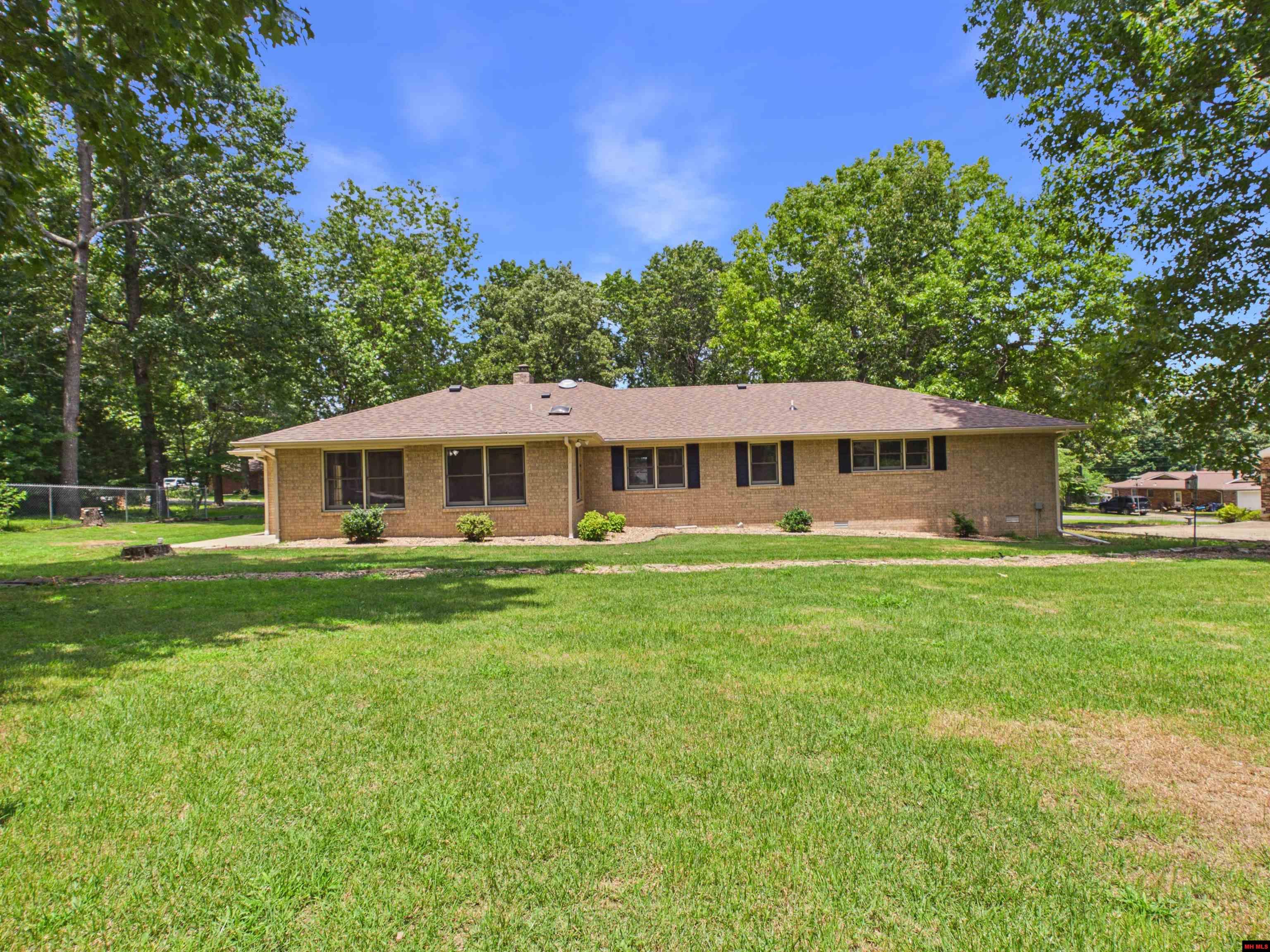 812 Baxter Avenue