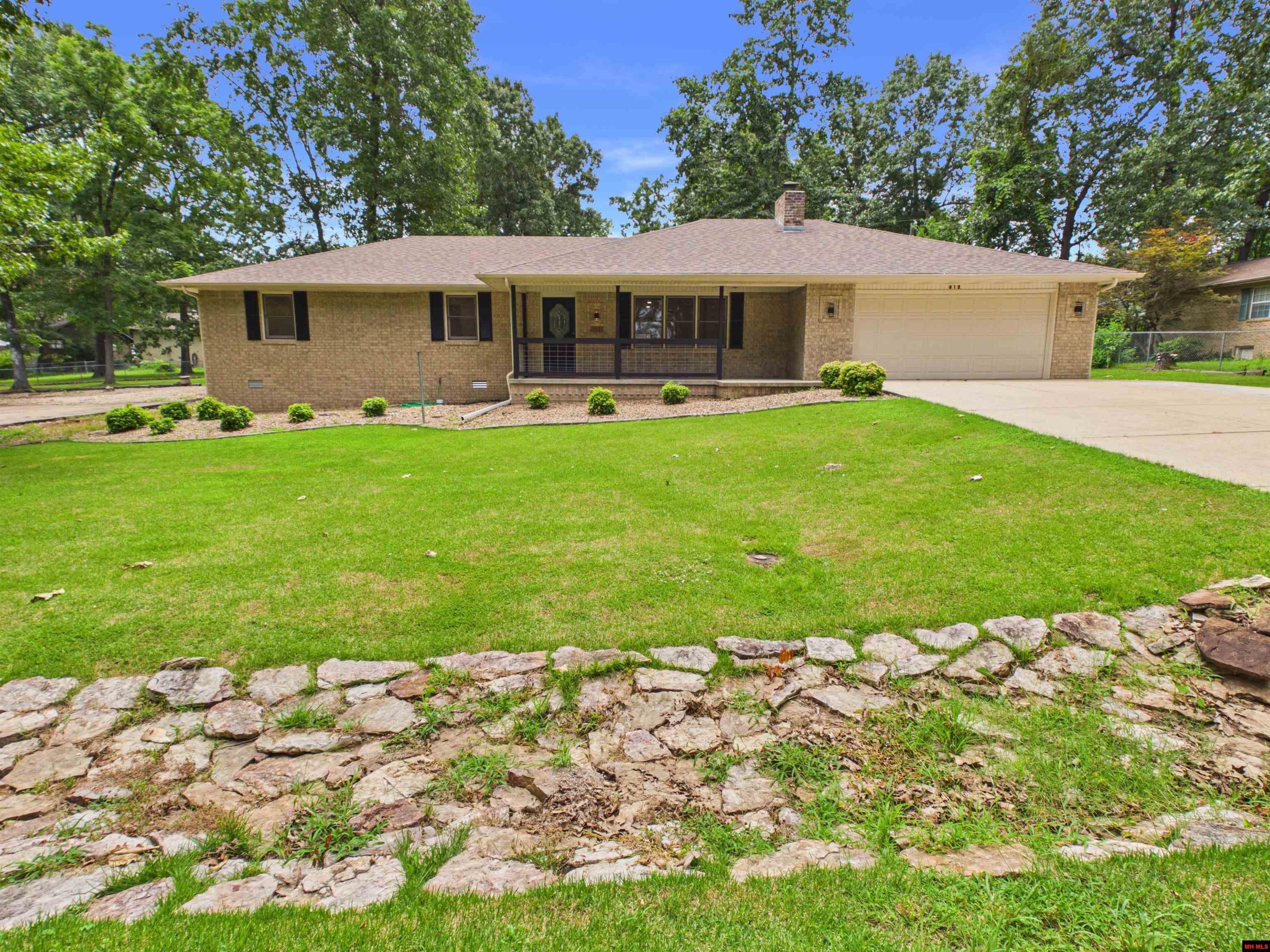 812 Baxter Avenue