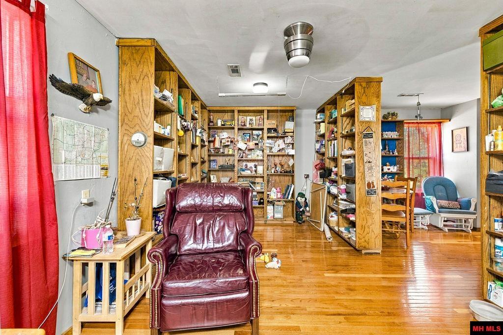 408 N Cardinal Drive
