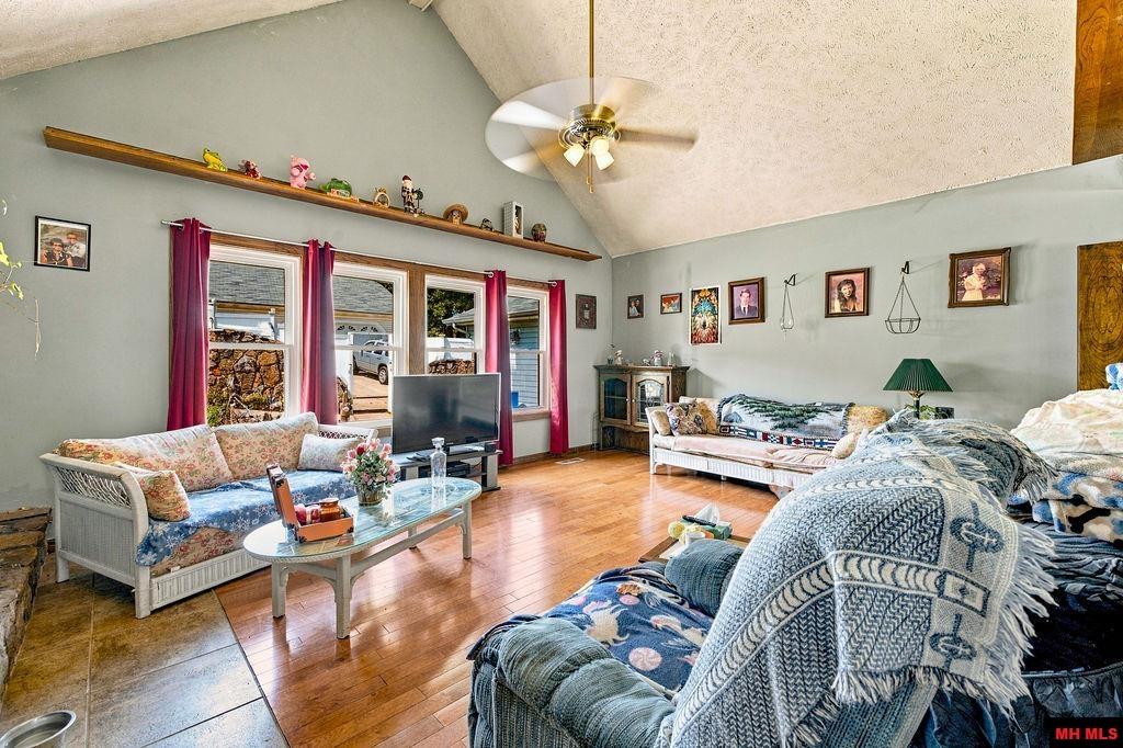 408 N Cardinal Drive