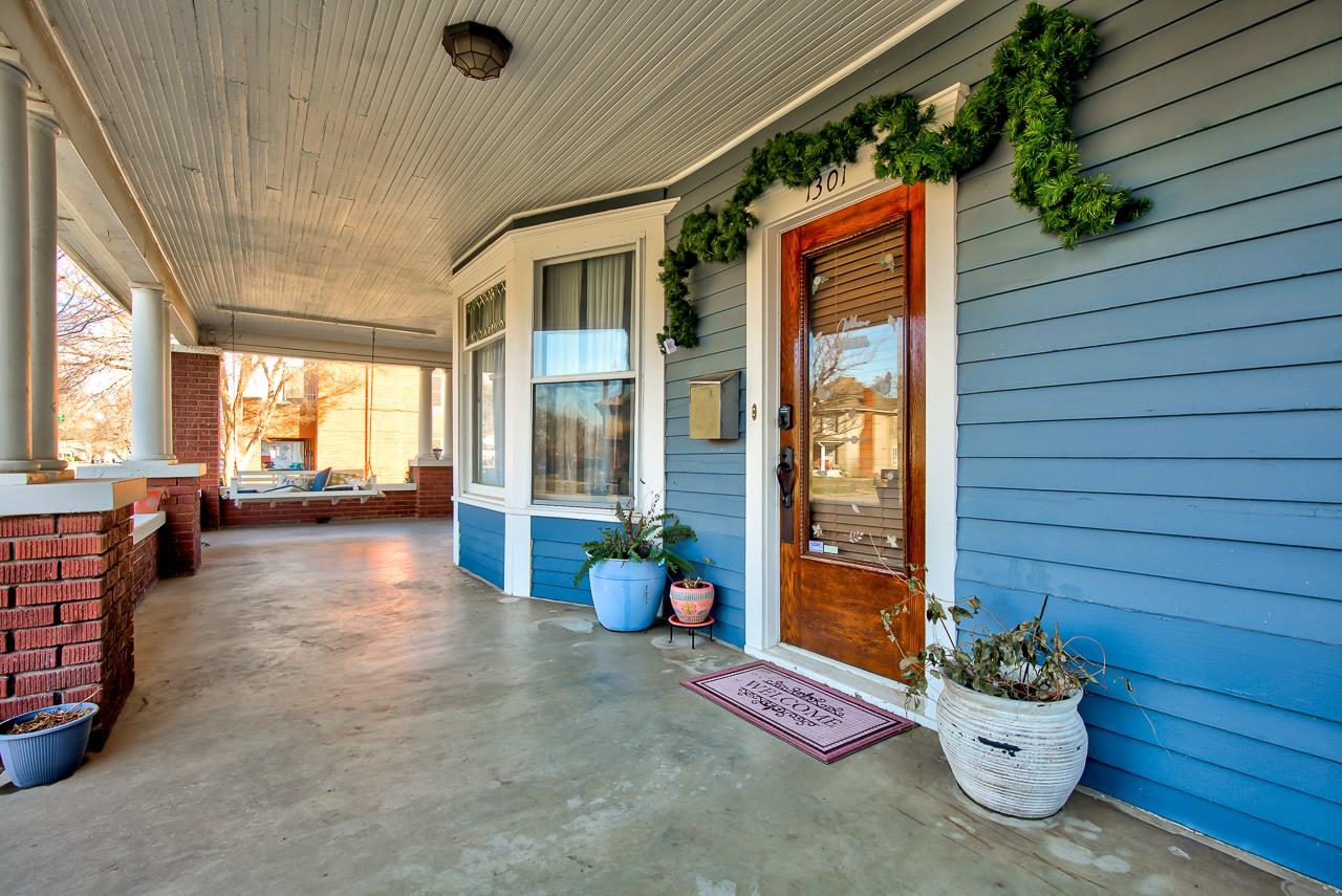 1301 W Cherokee Ave