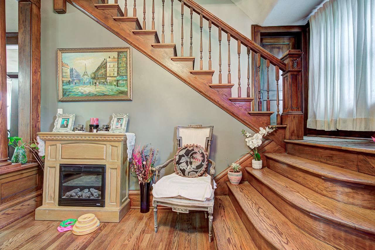 1301 W Cherokee Ave