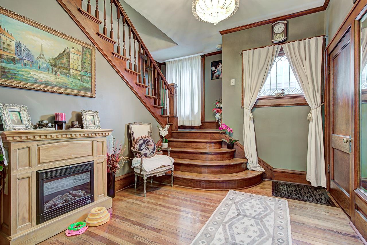 1301 W Cherokee Ave