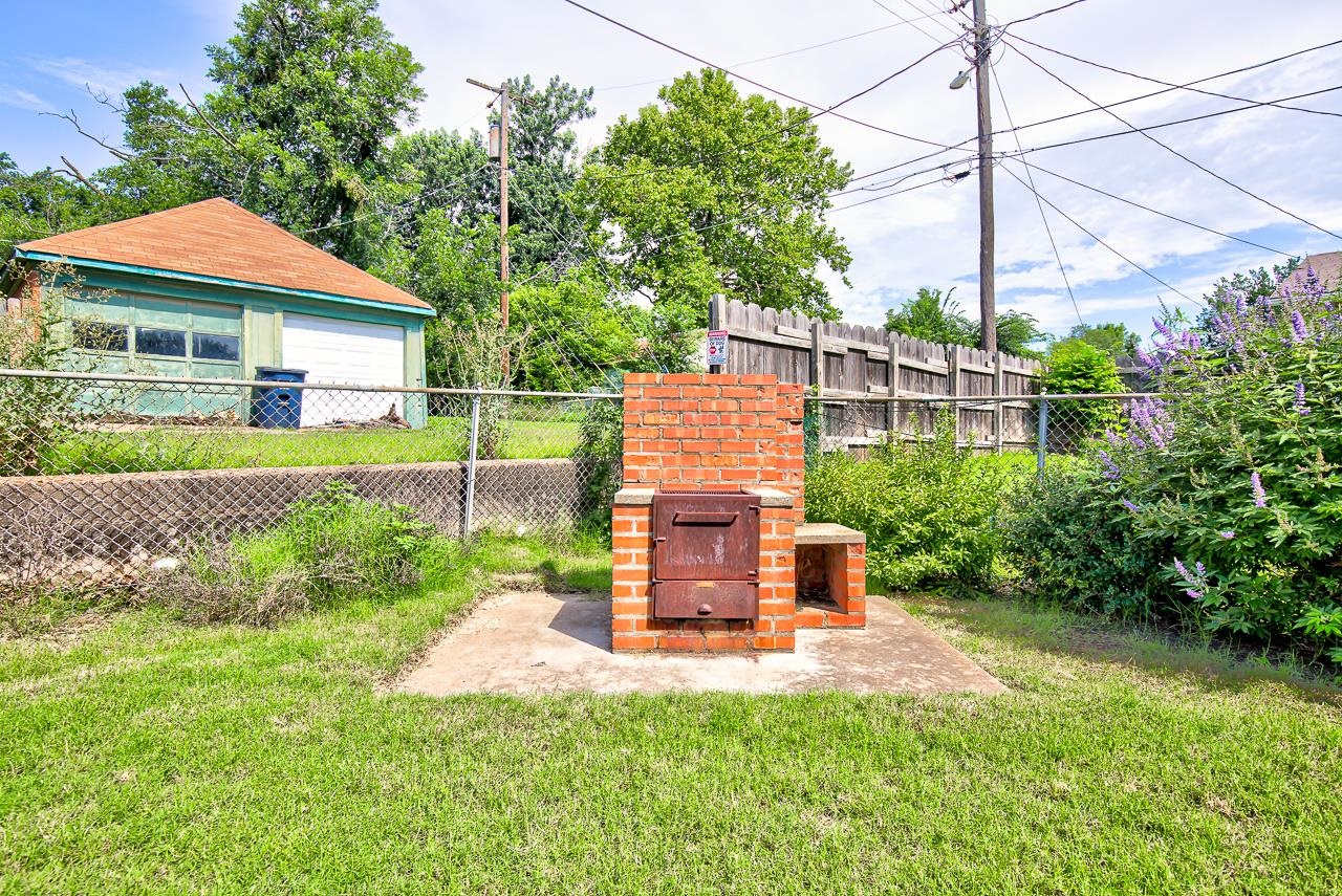 1820 E Elm Ave