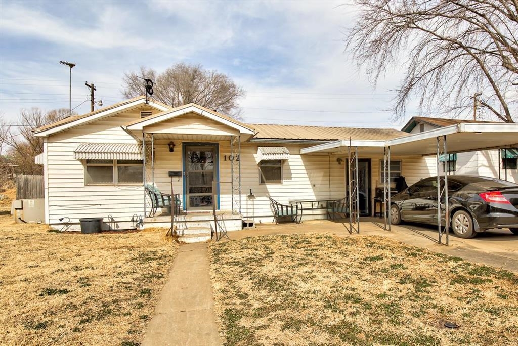 102 Village Dr